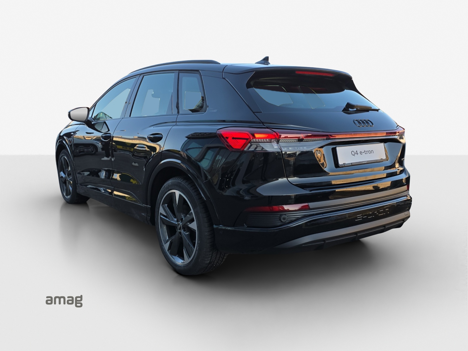 AUDI Q4 e-tron 45 quattro-image-2