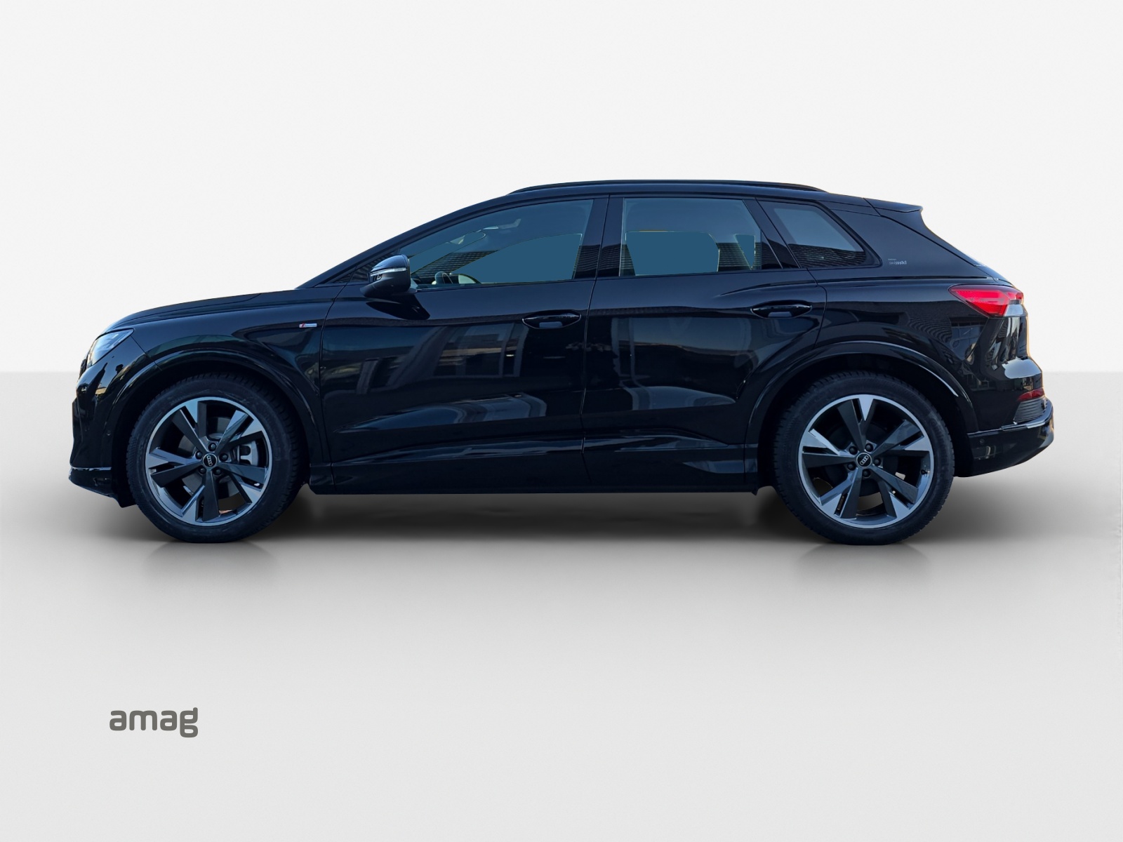 AUDI Q4 e-tron 45 quattro-image-1