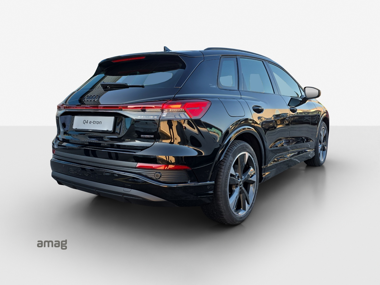 AUDI Q4 e-tron 45 quattro-image-5