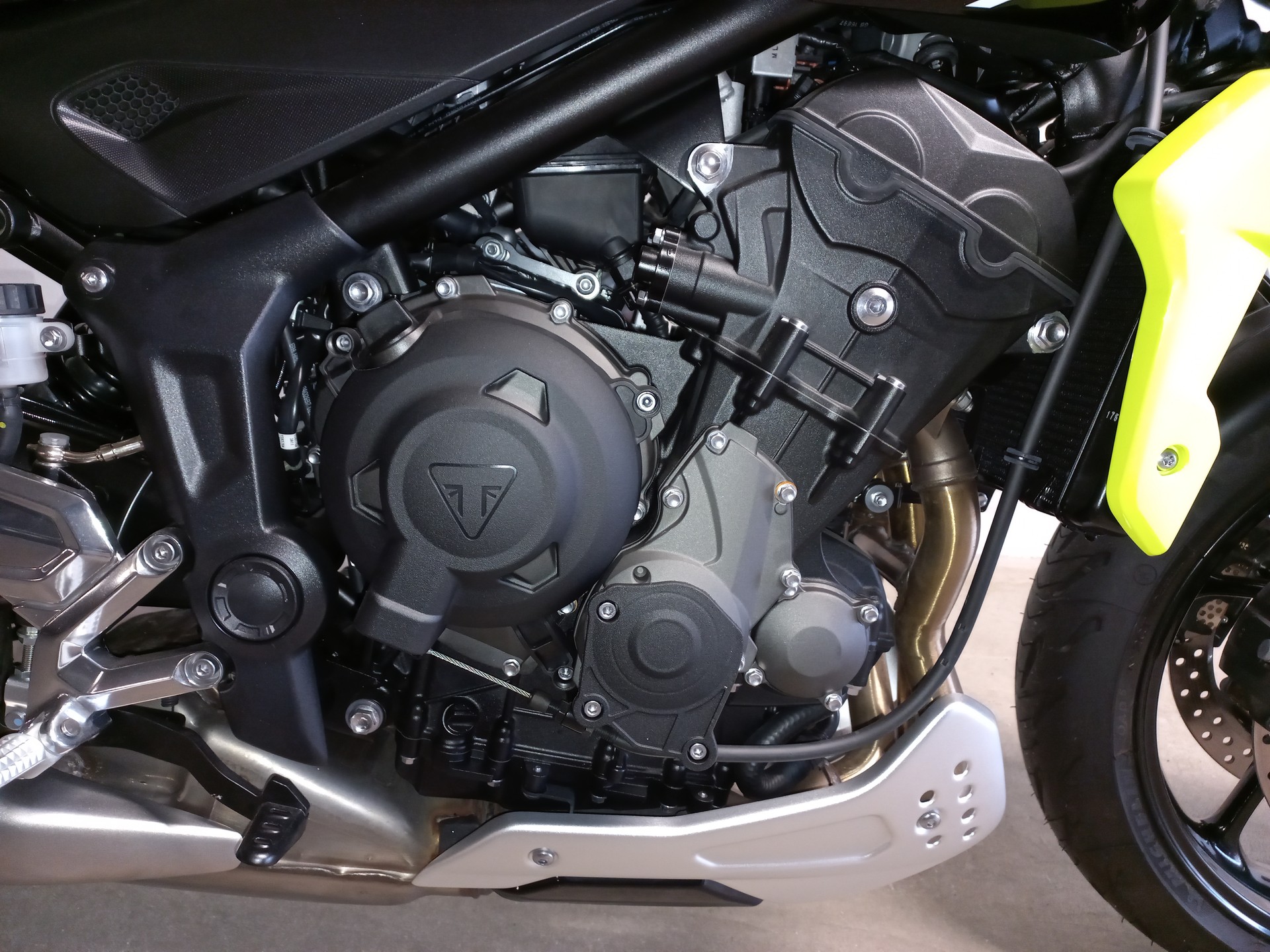 TRIUMPH Trident 660 shifter kit WS & lowing-image-7
