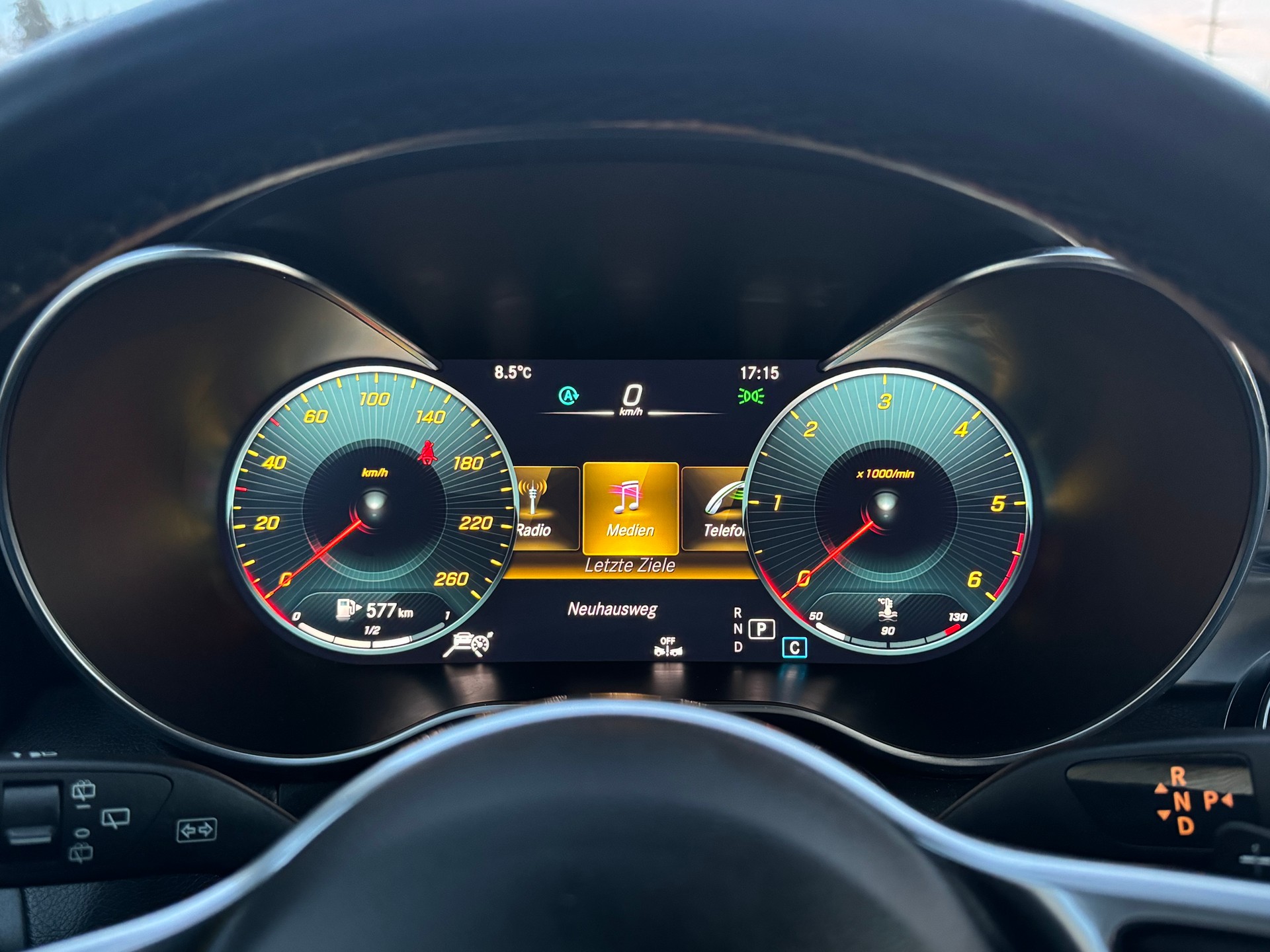 MERCEDES-BENZ GLC 220 d 4Matic 9G-Tronic-image-14