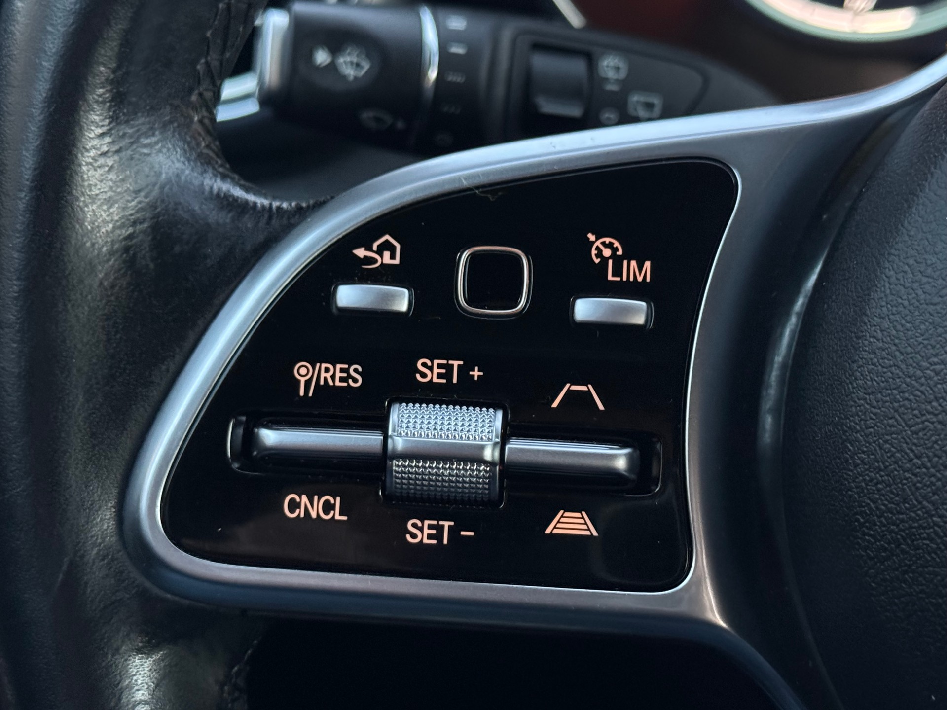 MERCEDES-BENZ GLC 220 d 4Matic 9G-Tronic-image-13