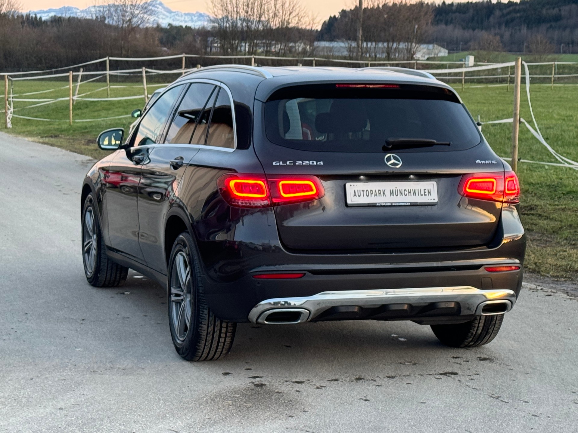 MERCEDES-BENZ GLC 220 d 4Matic 9G-Tronic-image-3