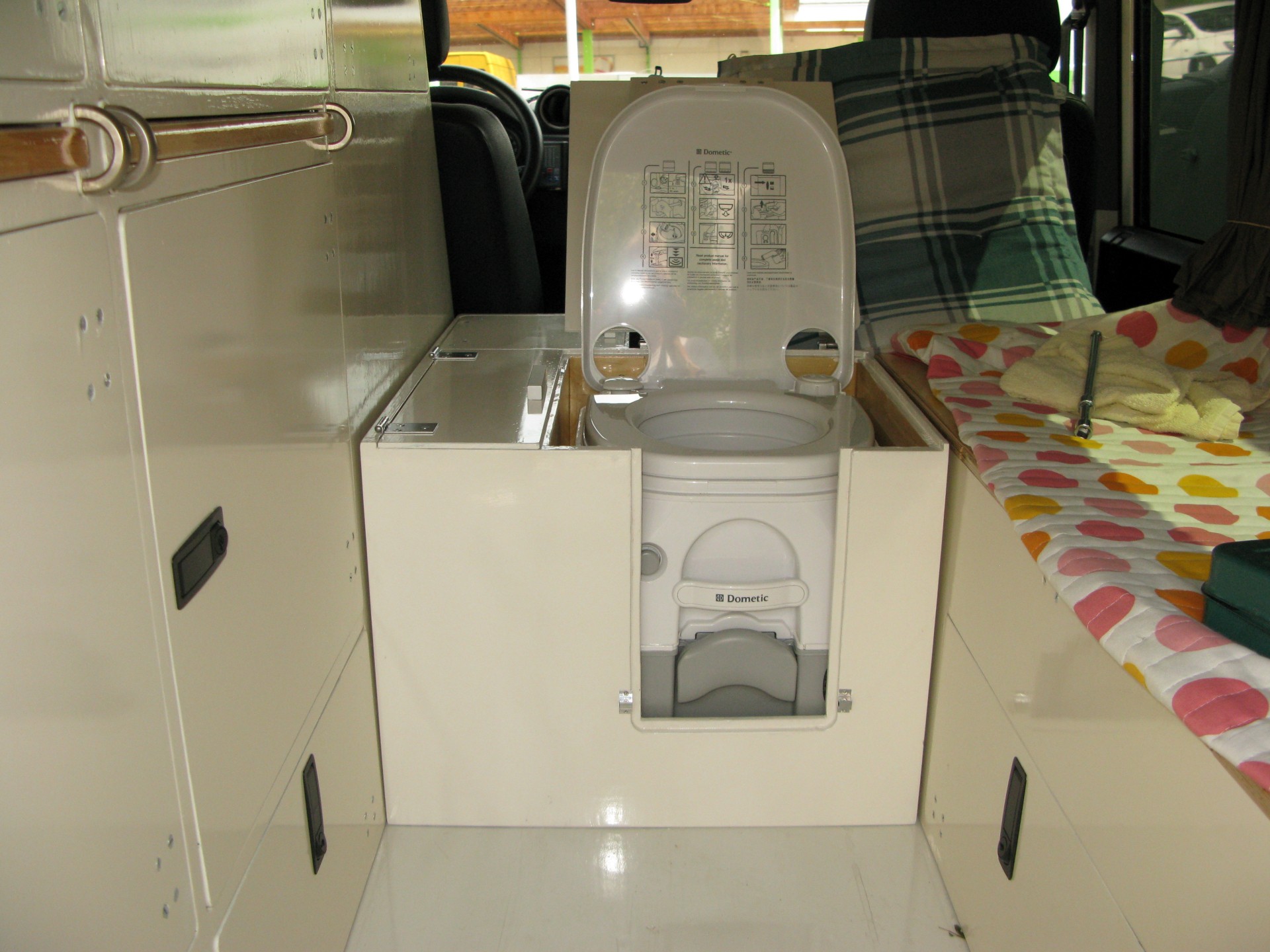 LAND ROVER Defender 110 SW 2.4Tdc-image-3