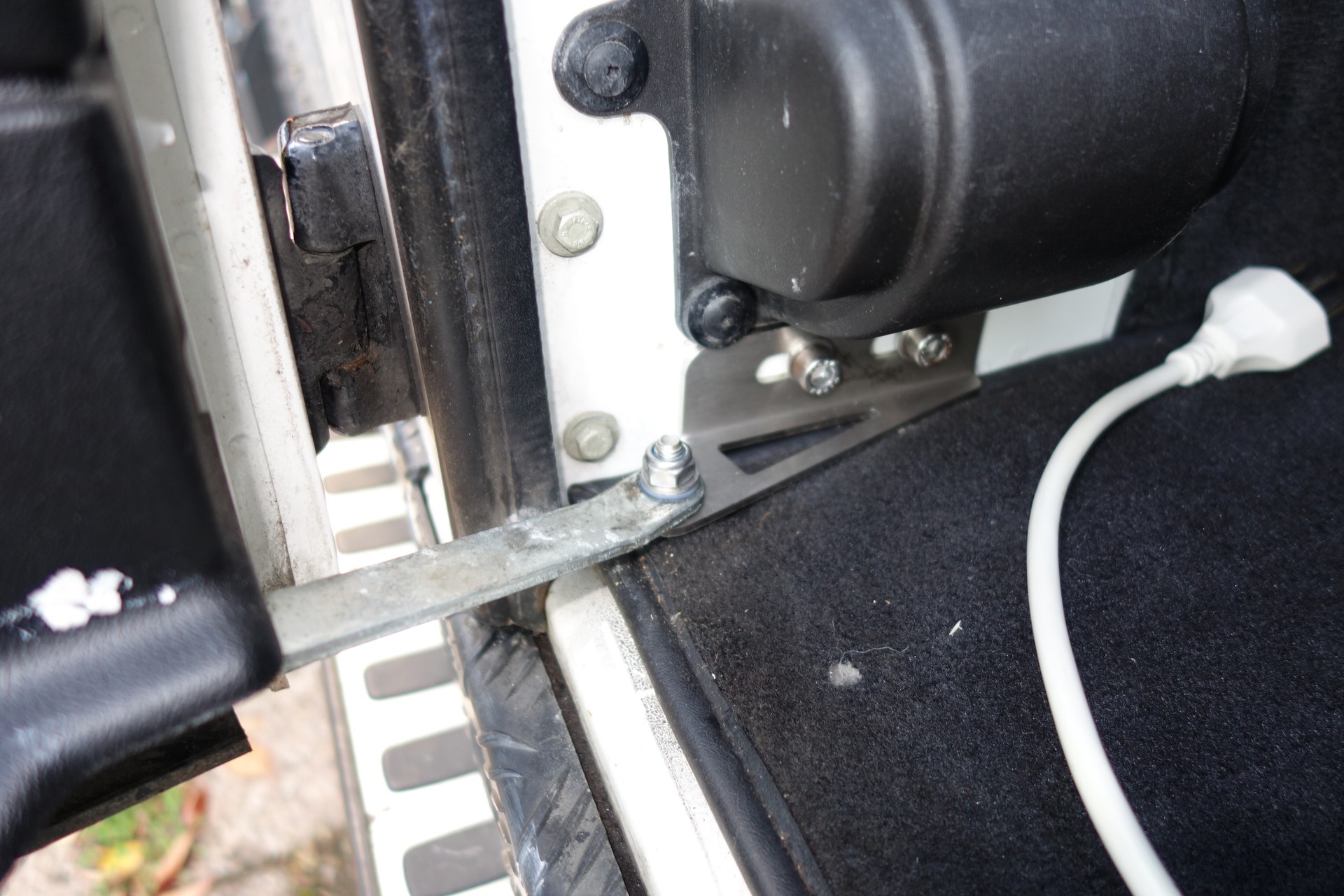 LAND ROVER Defender 110 SW 2.4Tdc-image-9