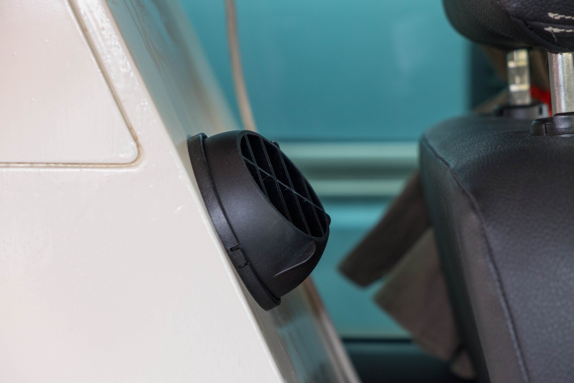 LAND ROVER Defender 110 SW 2.4Tdc-image-11