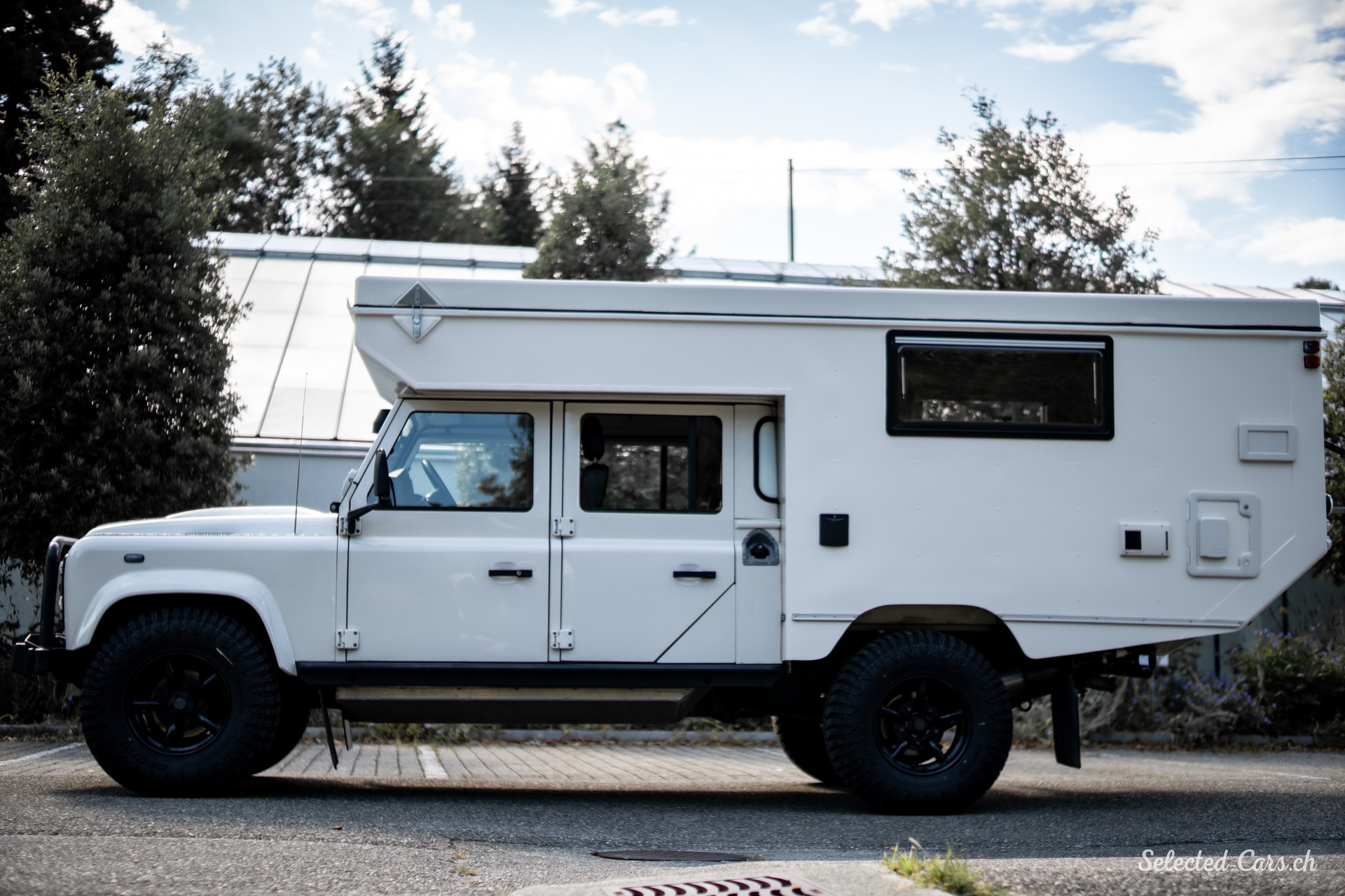 LAND ROVER 130 Expedition-image-4