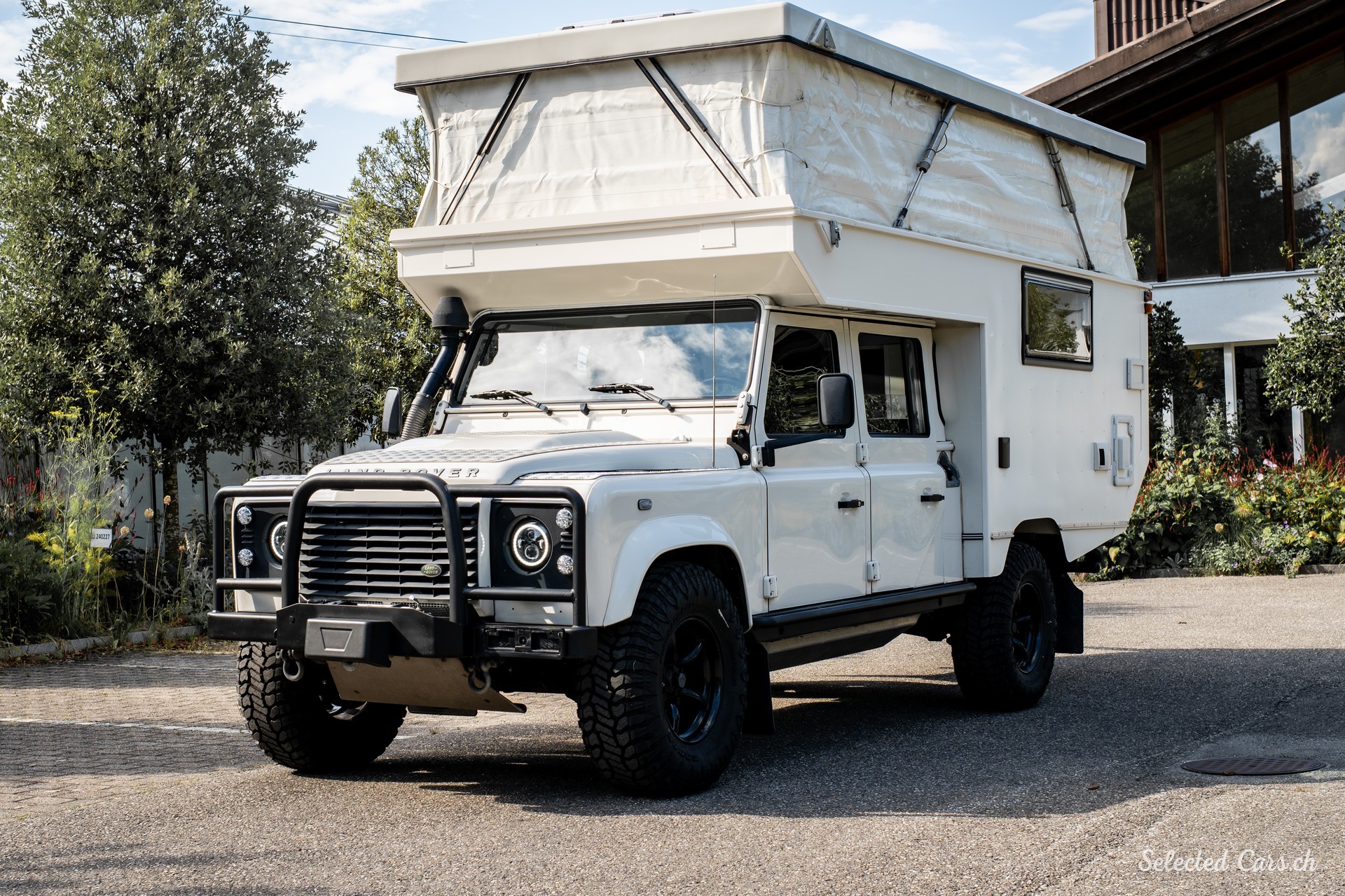 LAND ROVER 130 Expedition-image-1