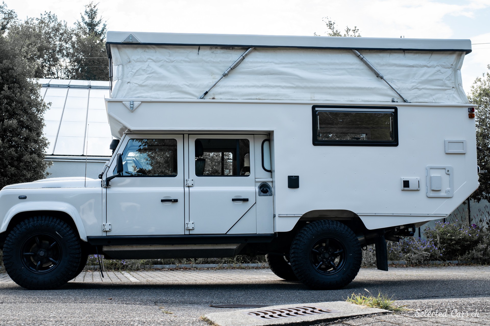 LAND ROVER 130 Expedition-image-5