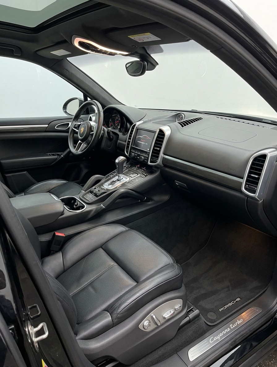 PORSCHE Cayenne Turbo-image-2