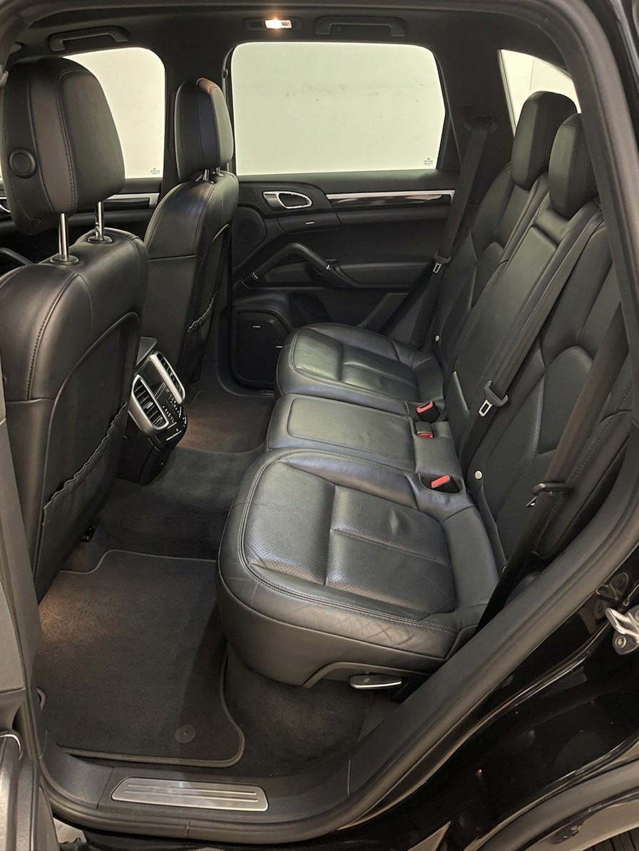 PORSCHE Cayenne Turbo-image-3