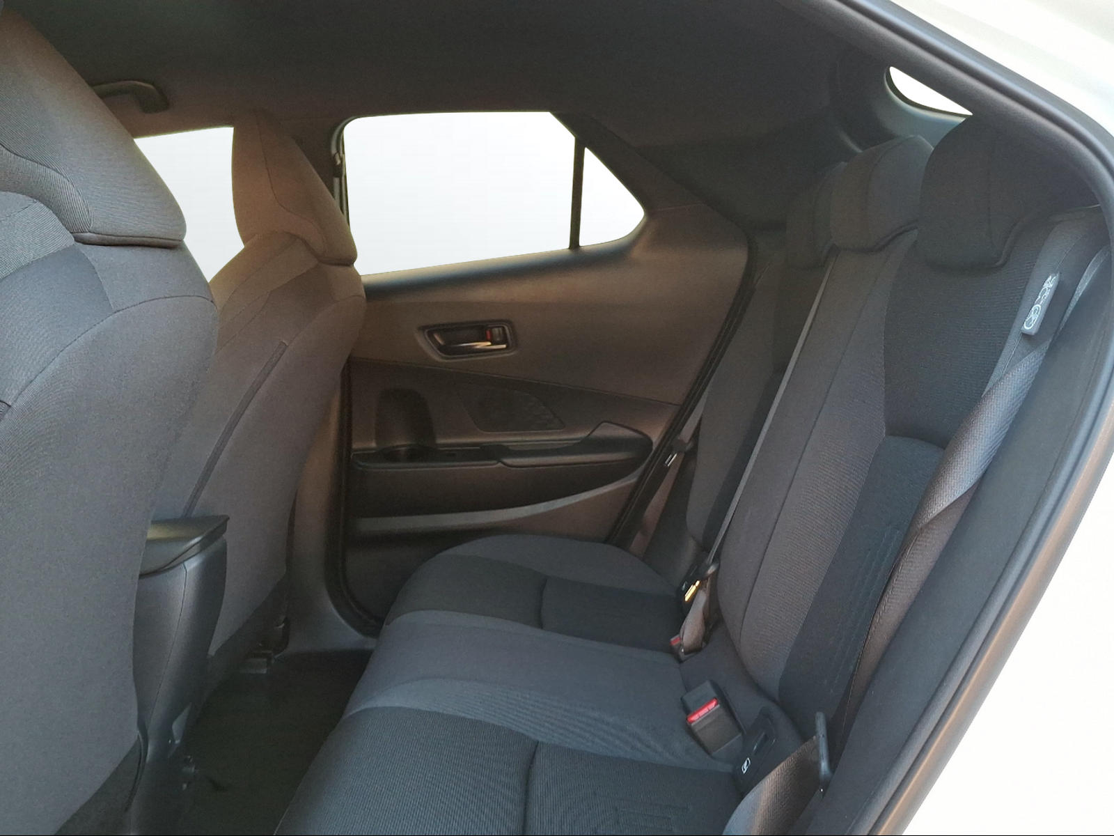 TOYOTA C-HR 2.0 PHEV CVT Trend-image-11