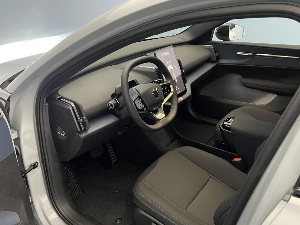 VOLVO EX30 Single Motor Extended Range Core-image-10