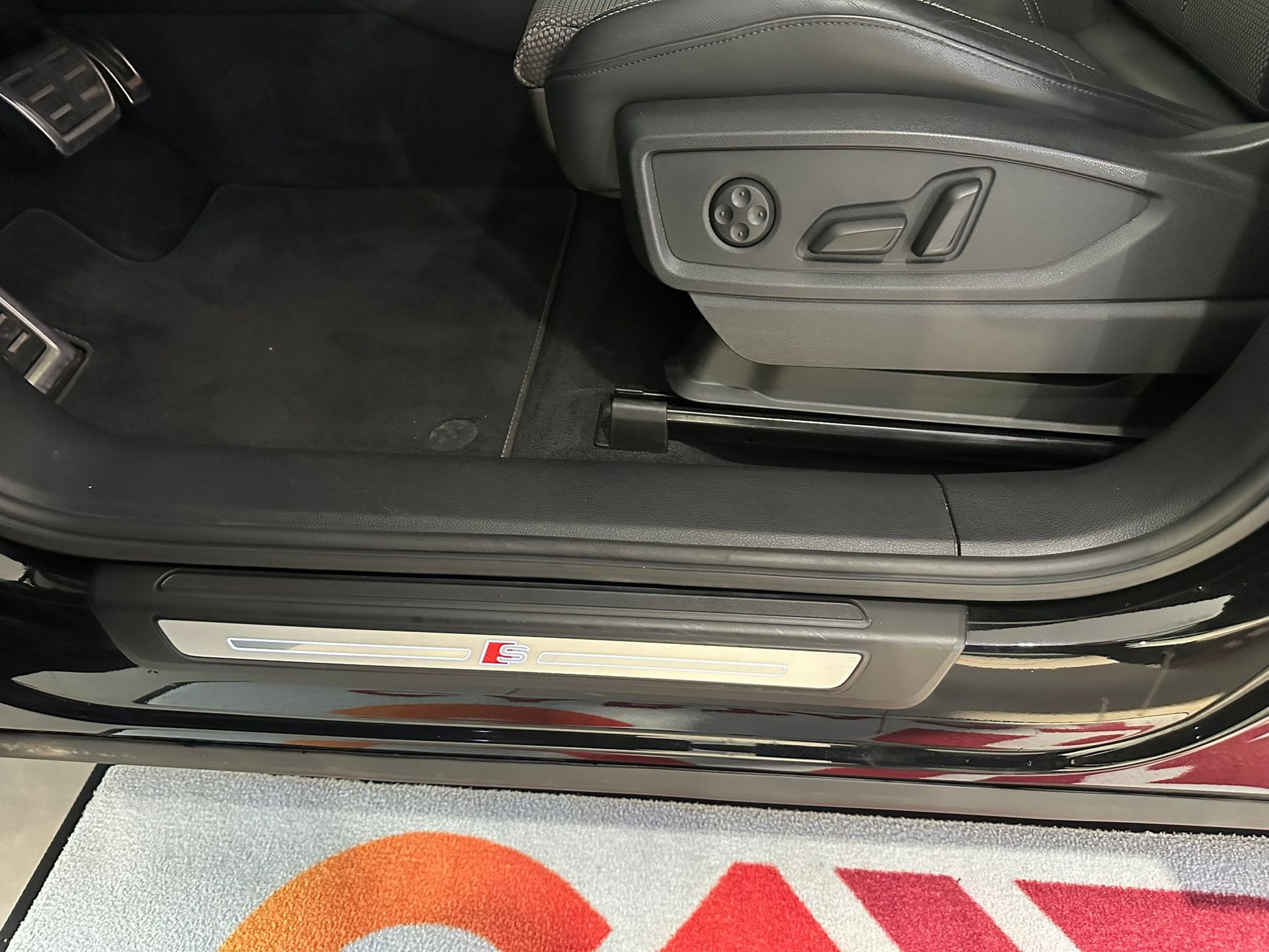 AUDI Q5 45 TFSI Black Edition quattro-image-11