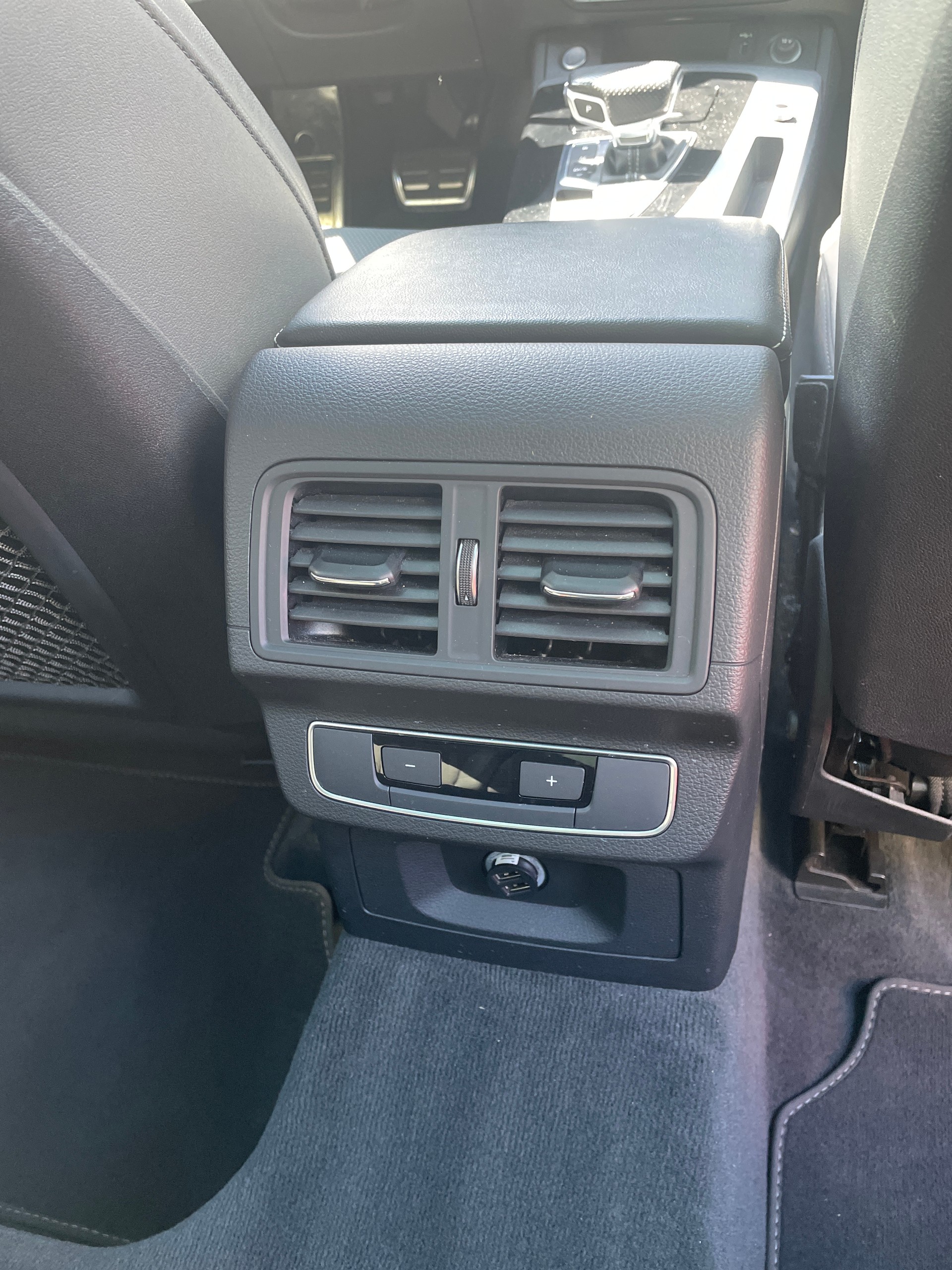AUDI Q5 45 TFSI Black Edition quattro-image-18