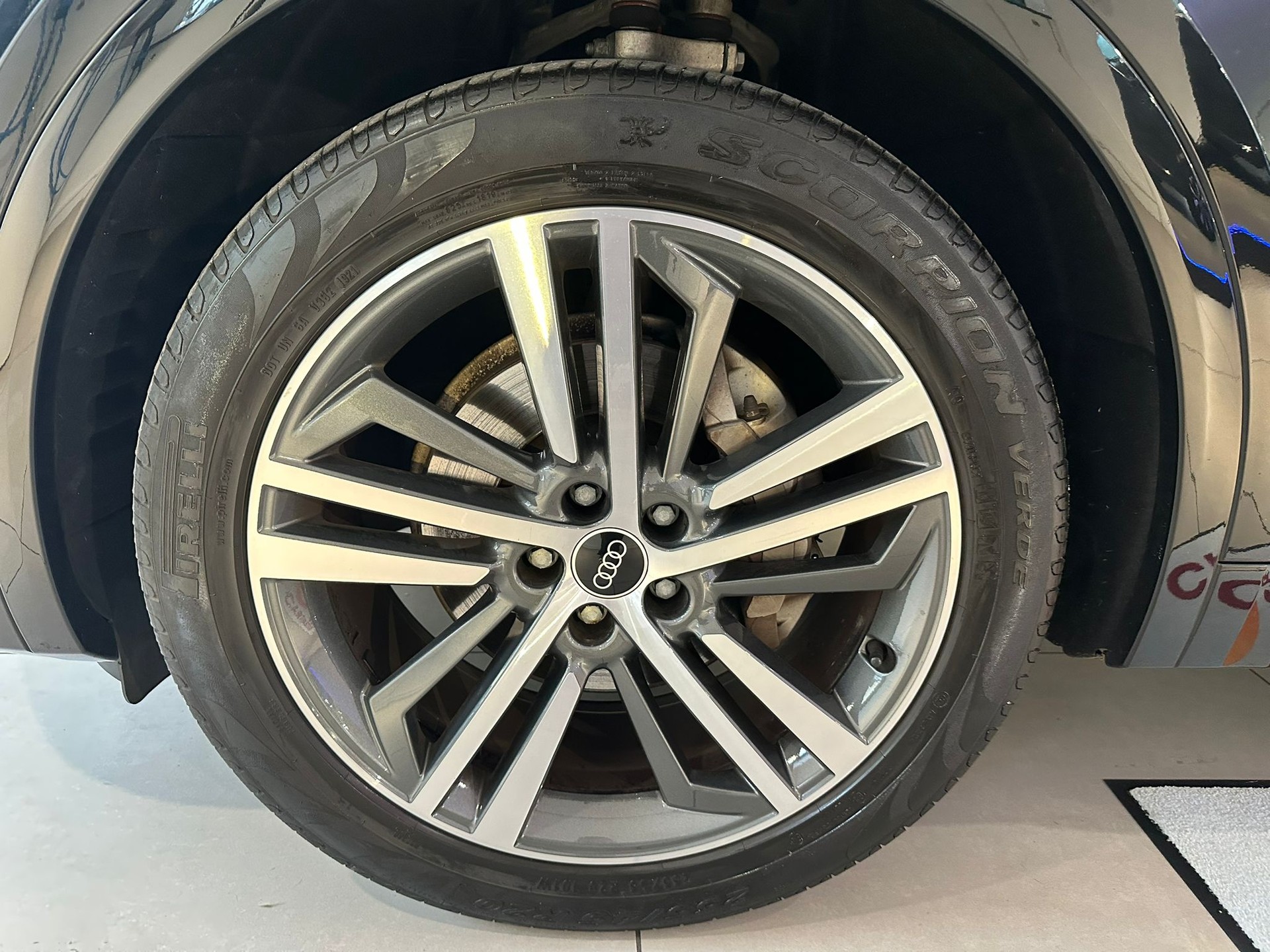 AUDI Q5 45 TFSI Black Edition quattro-image-13