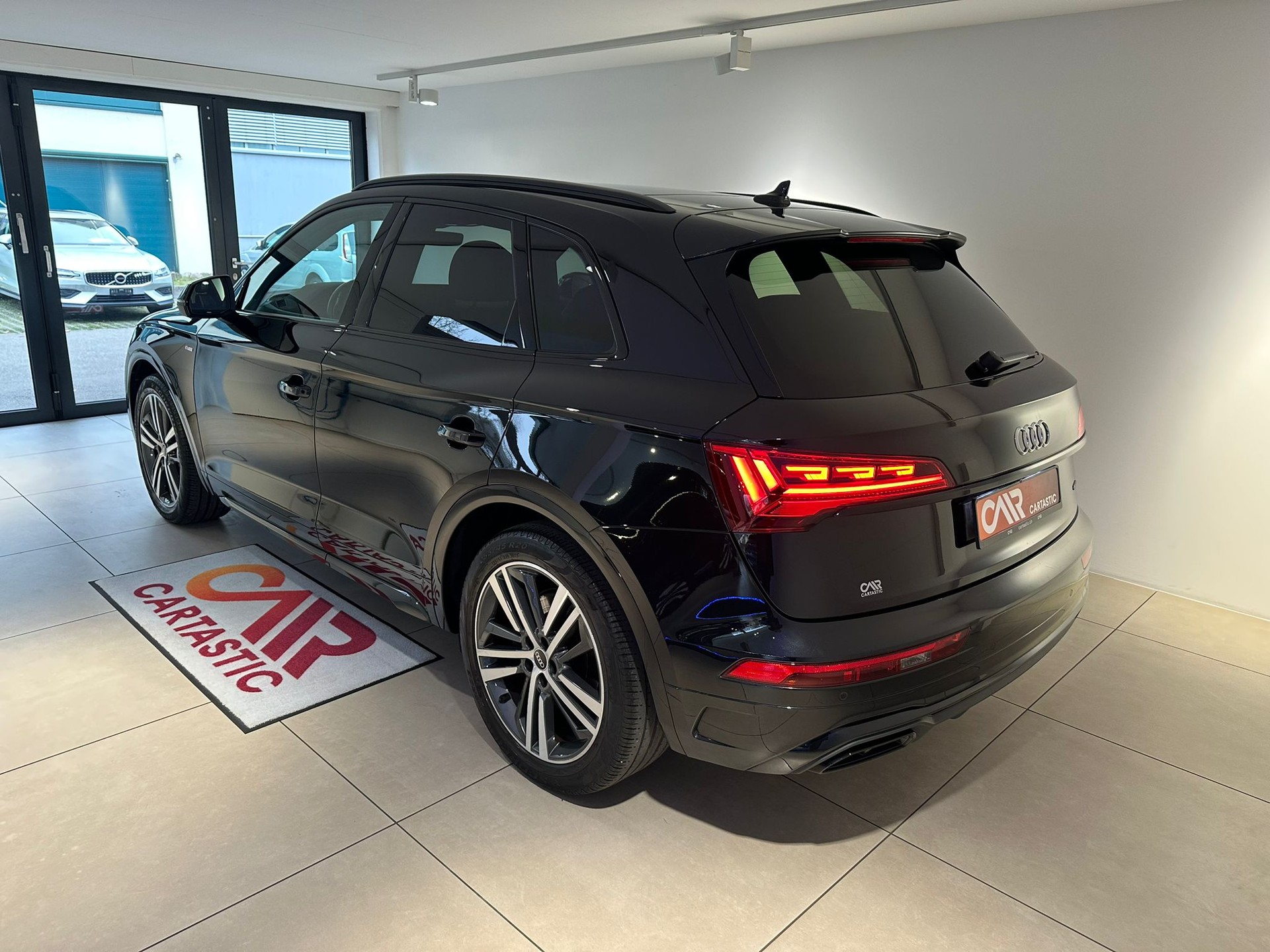 AUDI Q5 45 TFSI Black Edition quattro-image-2