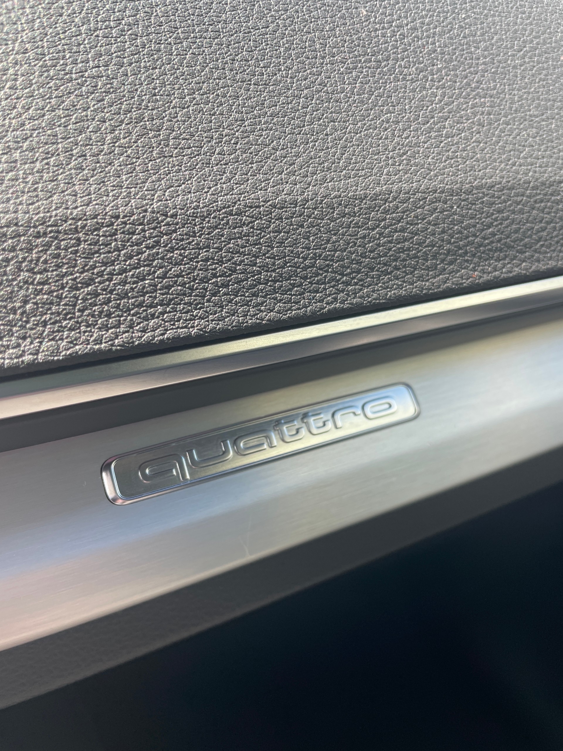 AUDI Q5 45 TFSI Black Edition quattro-image-25