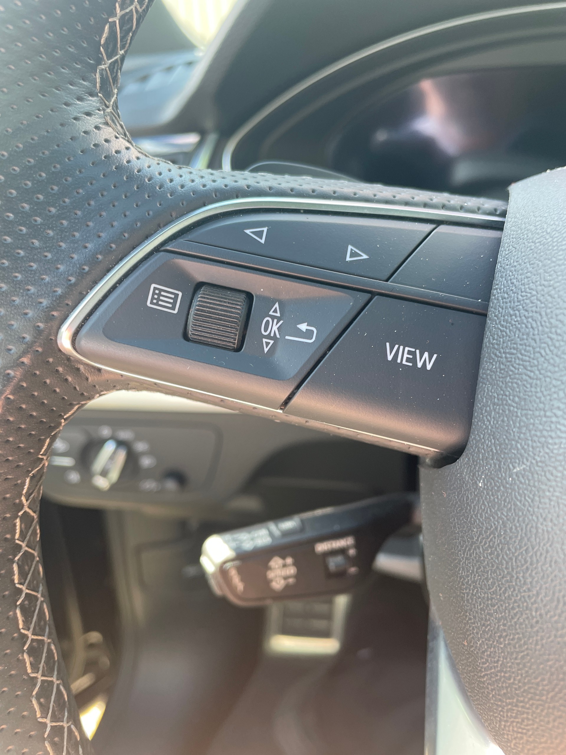 AUDI Q5 45 TFSI Black Edition quattro-image-23