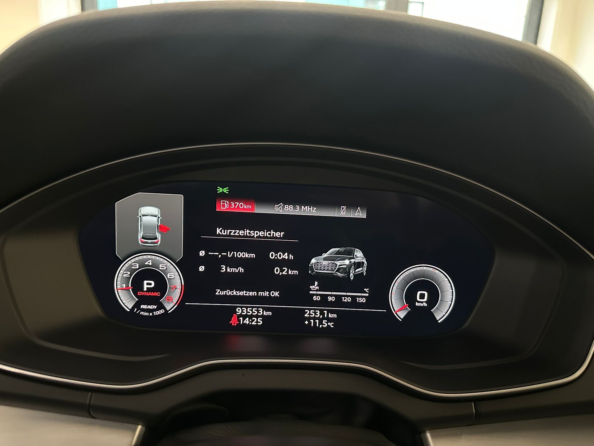 AUDI Q5 45 TFSI Black Edition quattro-image-10