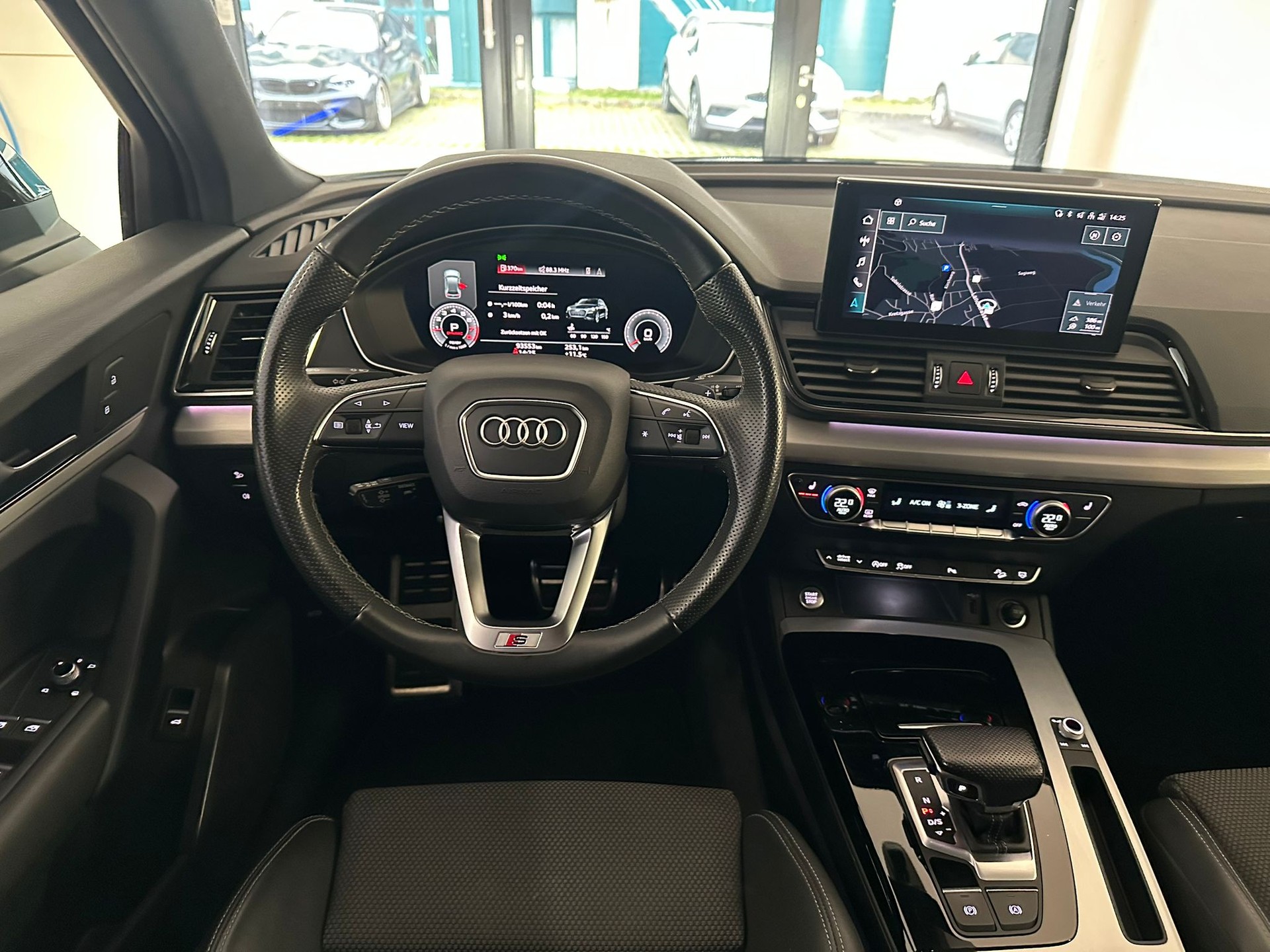 AUDI Q5 45 TFSI Black Edition quattro-image-8