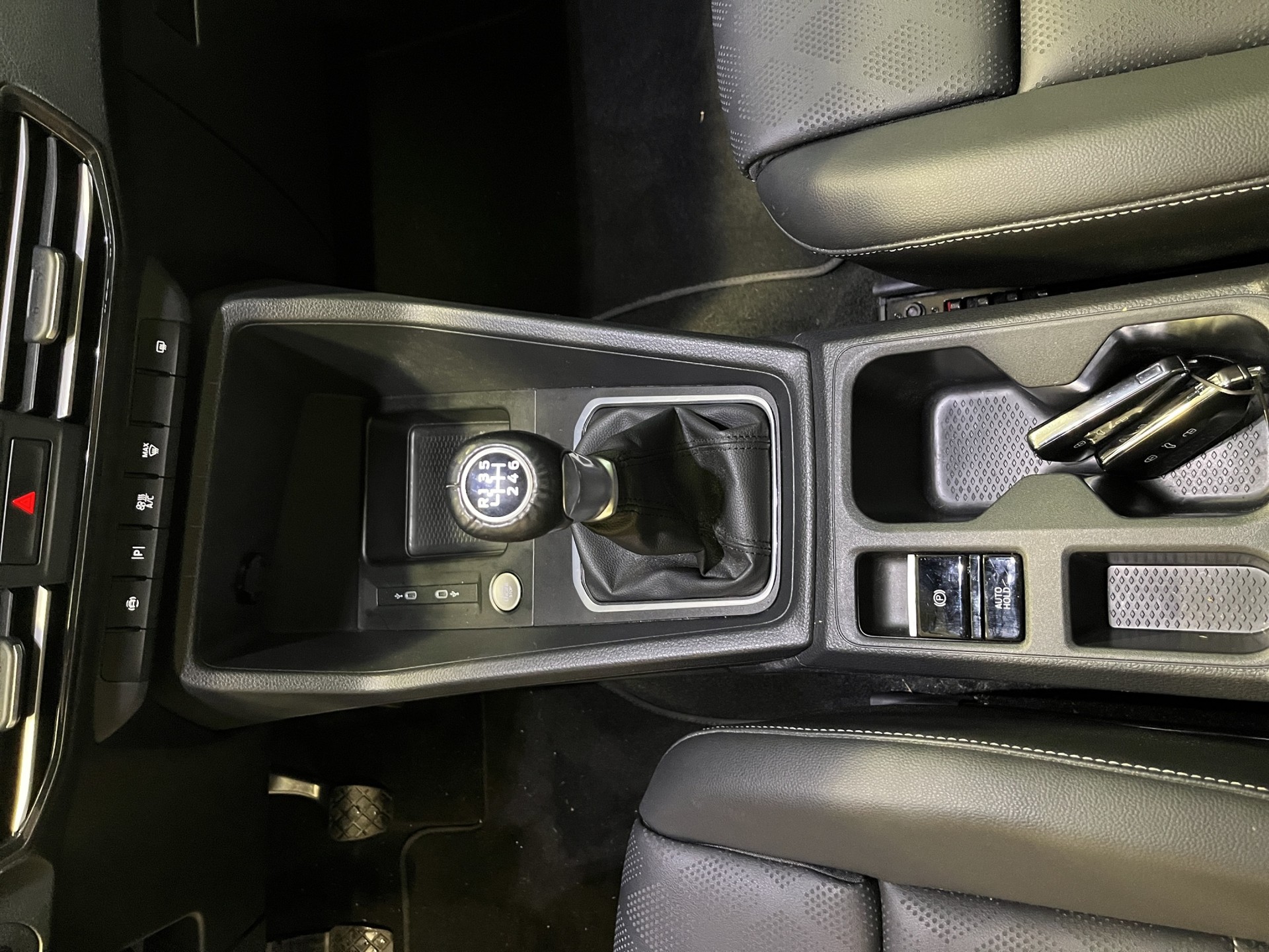 FORD TOURNEO CONNECT Grand 2.0 EcoBlue 102 Titanium-image-14