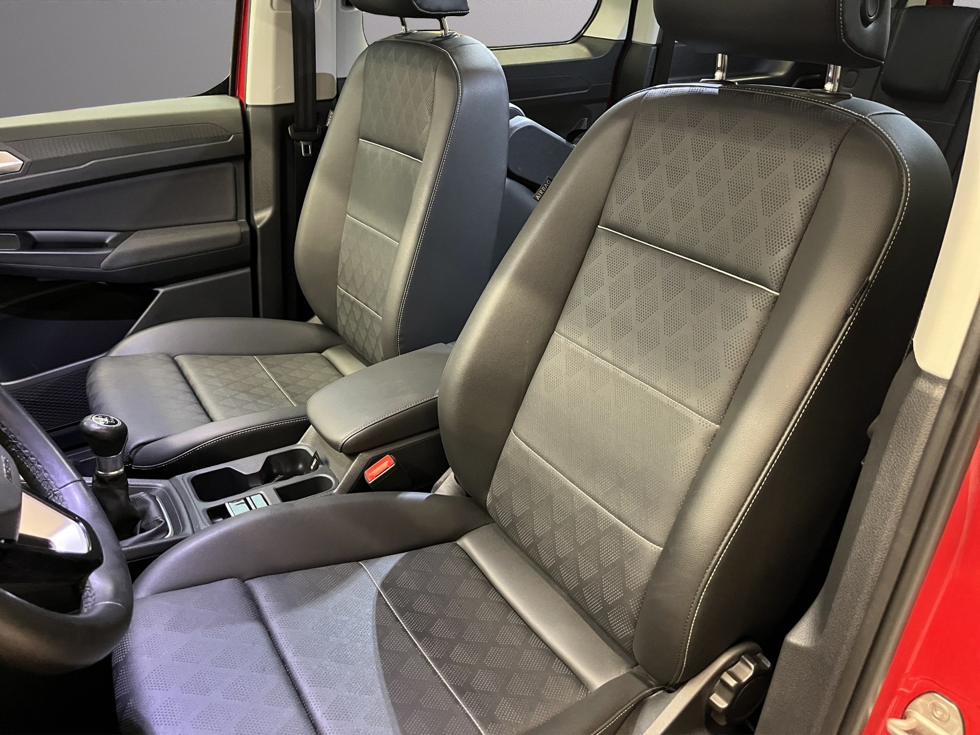 FORD TOURNEO CONNECT Grand 2.0 EcoBlue 102 Titanium-image-8