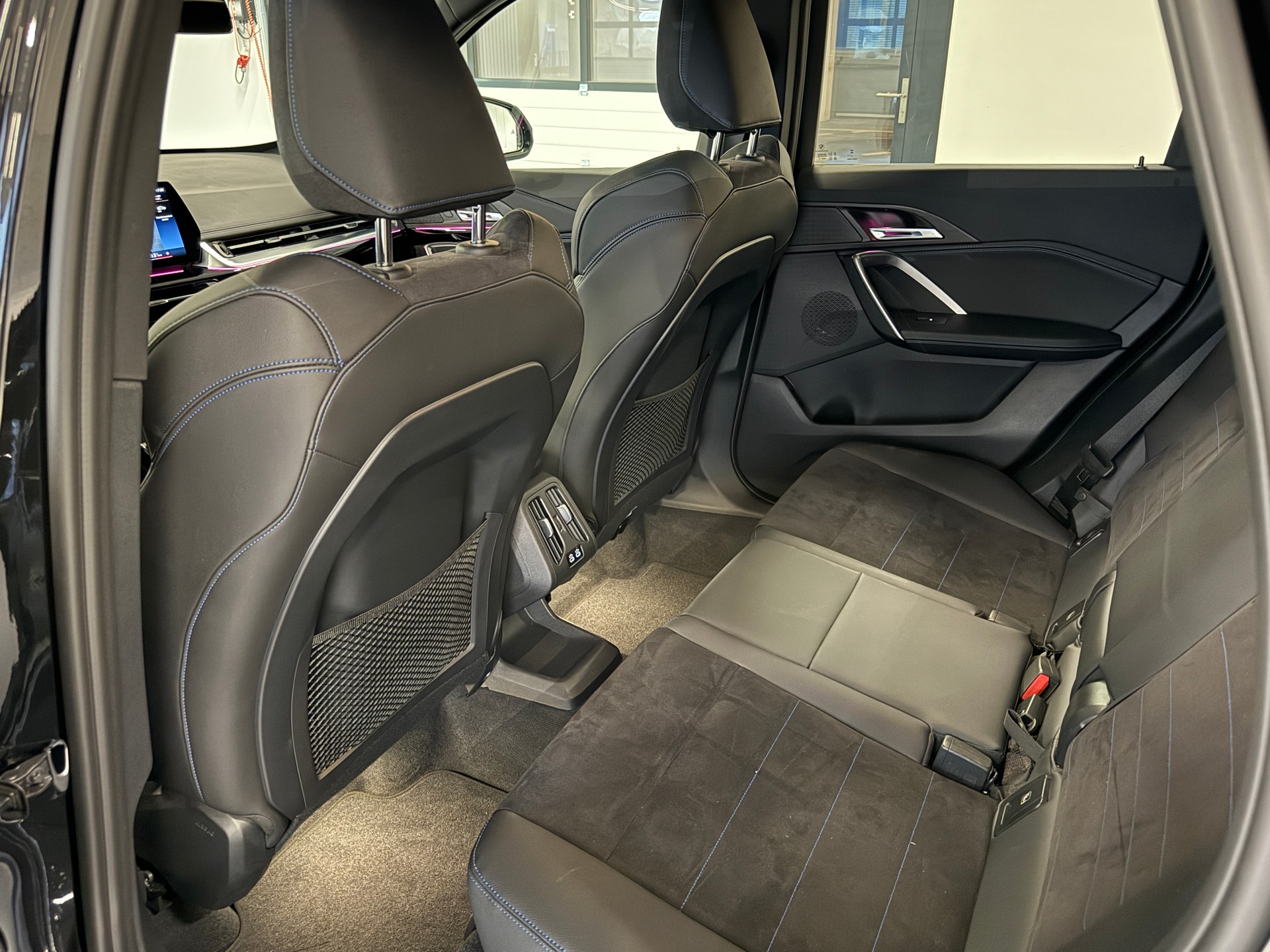 BMW X1 DRIVE 23i M SPORT | SPORTSITZE | ADAPTIVES FAHRWERK | MEMORY | ELEKTR. HECKKLAPPE | ANHÄNGERKUPPLUNG | WIRELESS CHARGING-image-14