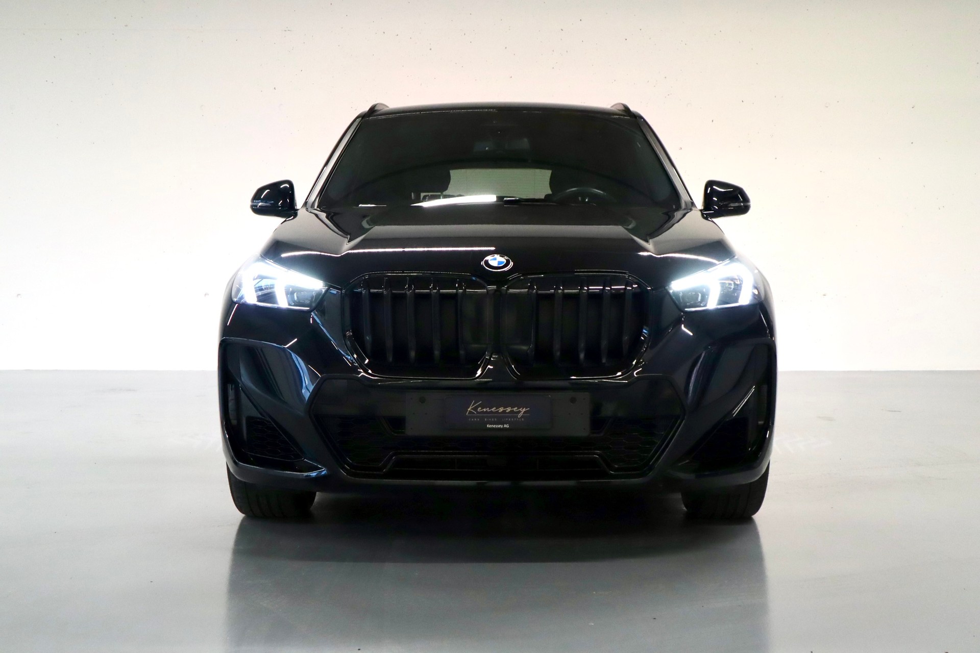 BMW X1 DRIVE 23i M SPORT | SPORTSITZE | ADAPTIVES FAHRWERK | MEMORY | ELEKTR. HECKKLAPPE | ANHÄNGERKUPPLUNG | WIRELESS CHARGING-image-6