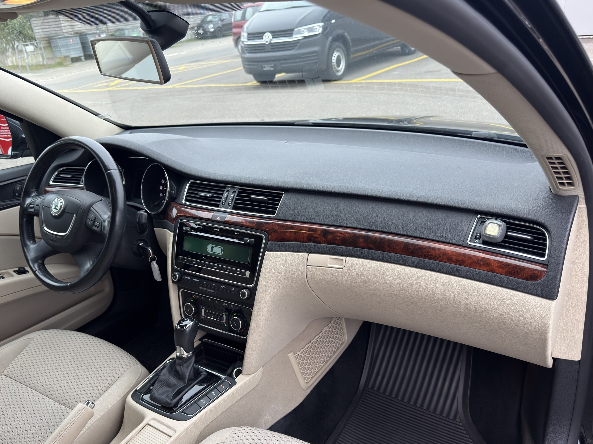 SKODA Superb Combi 1.8 TSI Elegance DSG-image-10
