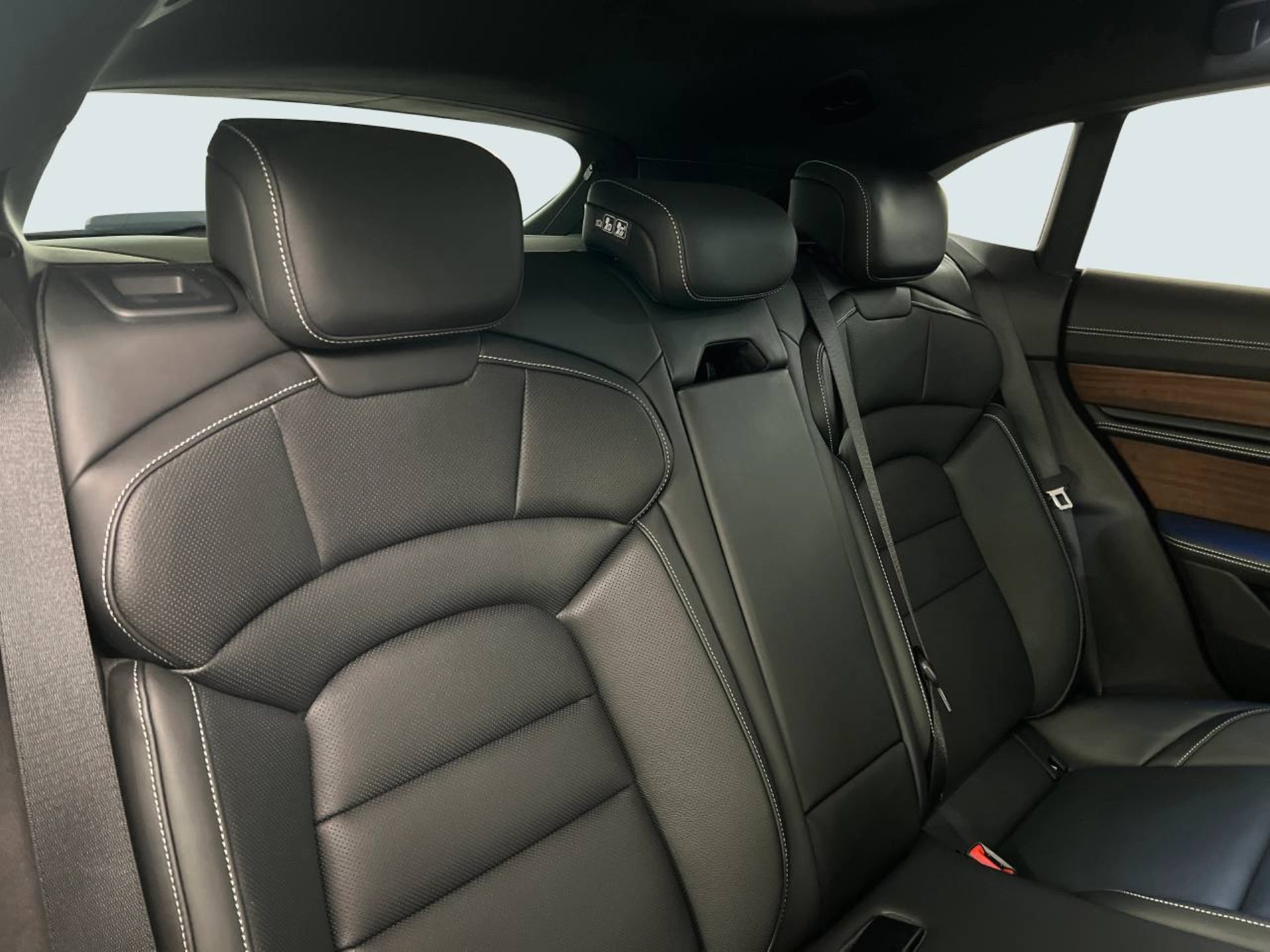 PORSCHE Taycan 4S Cross Turismo-image-20