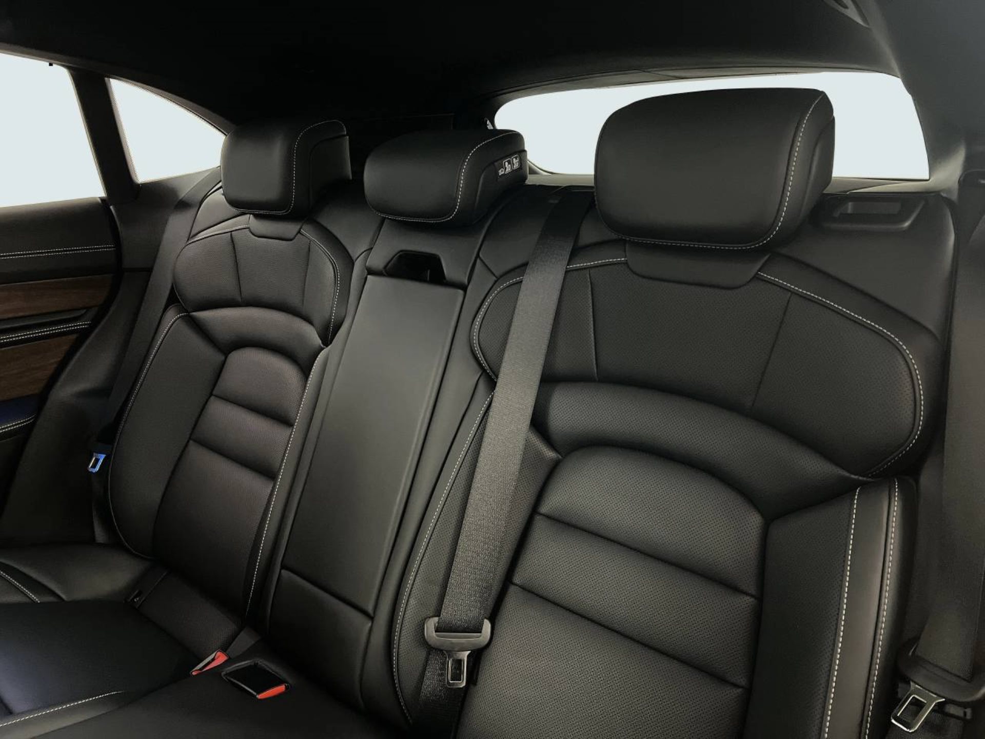 PORSCHE Taycan 4S Cross Turismo-image-19