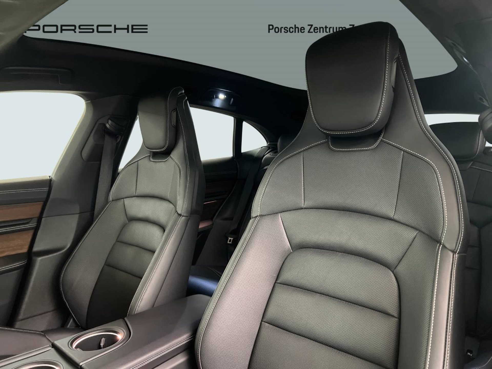 PORSCHE Taycan 4S Cross Turismo-image-4