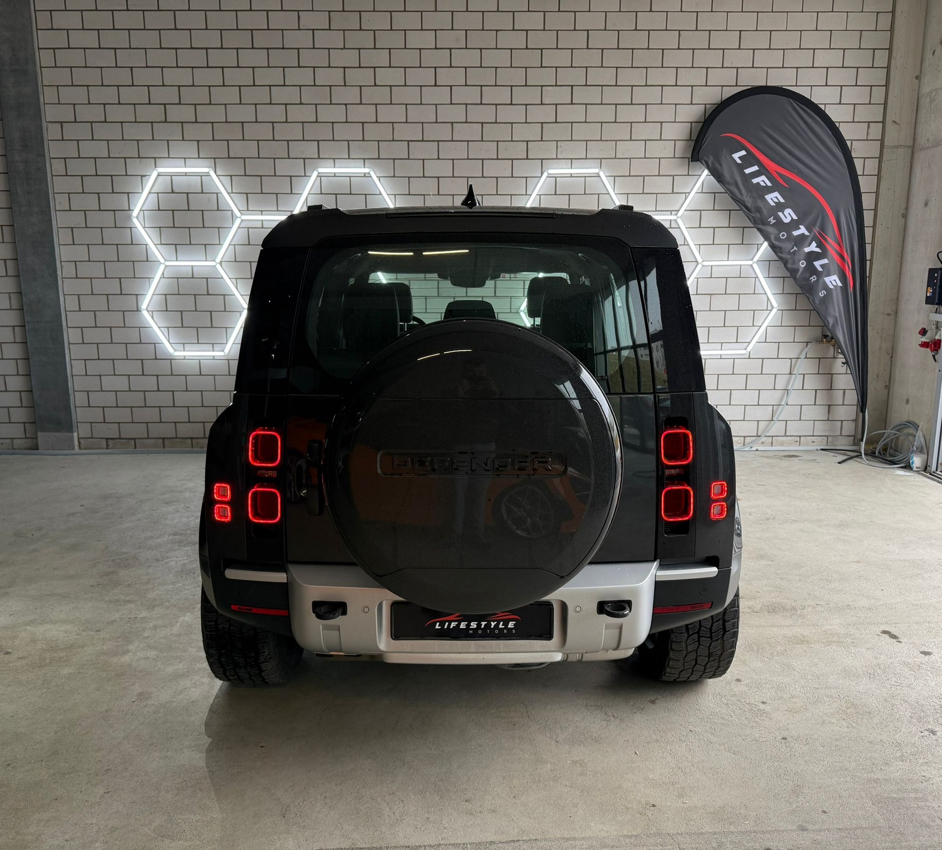 LAND ROVER Defender 110 3.0 D I6 250 SE AWD AT8-image-3