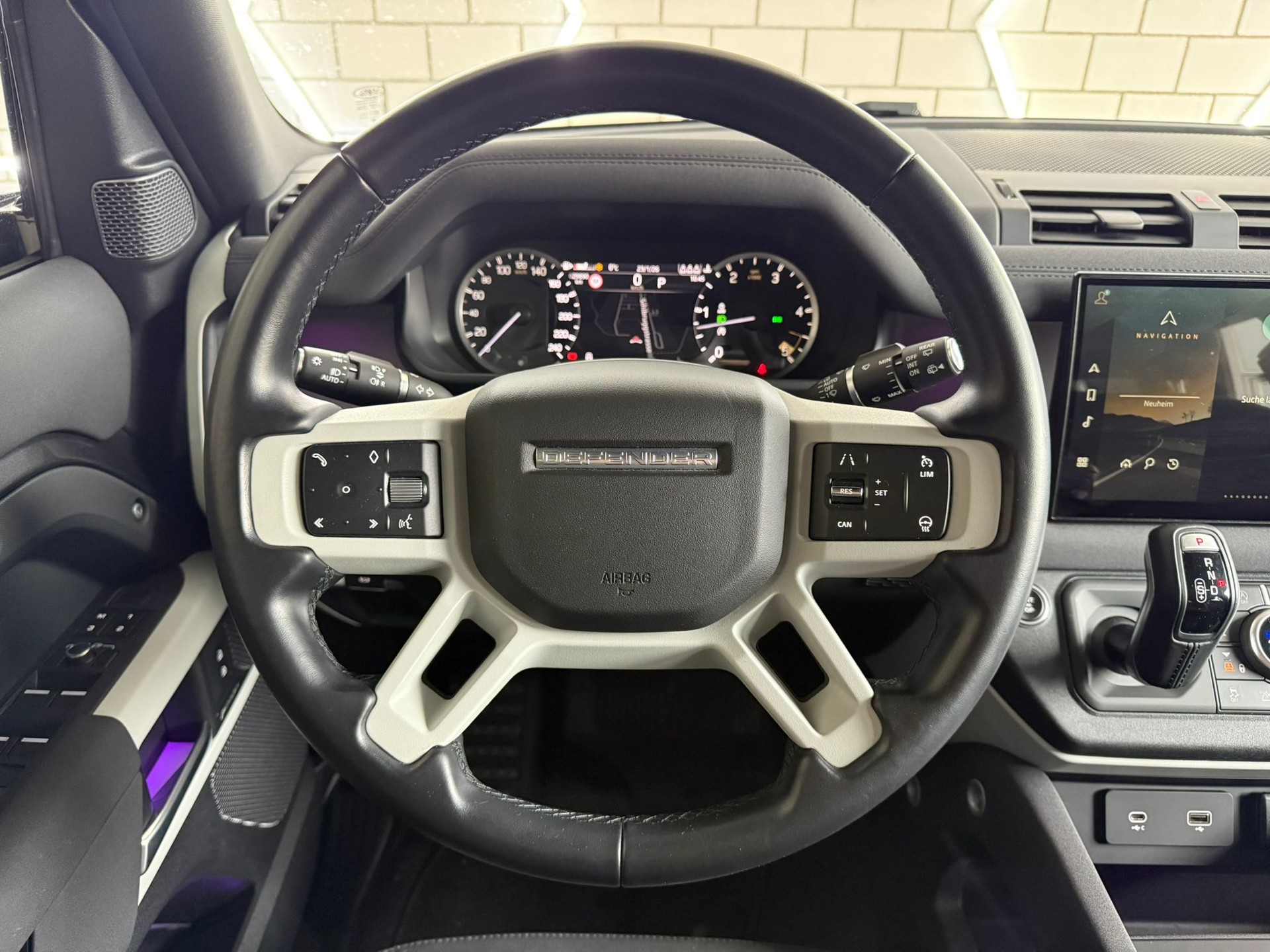 LAND ROVER Defender 110 3.0 D I6 250 SE AWD AT8-image-8