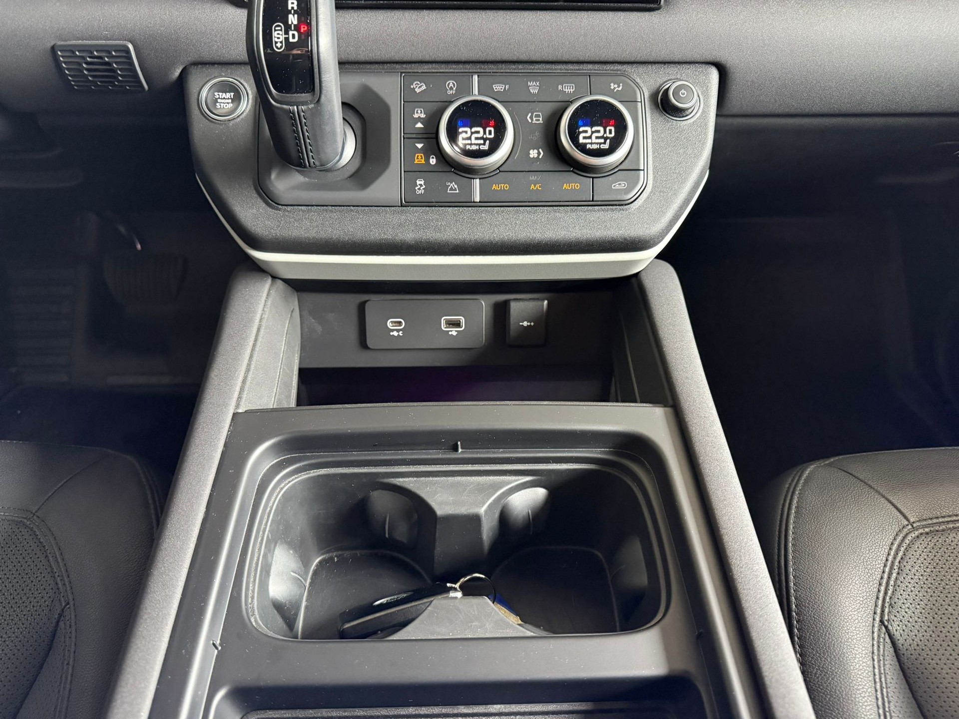 LAND ROVER Defender 110 3.0 D I6 250 SE AWD AT8-image-9