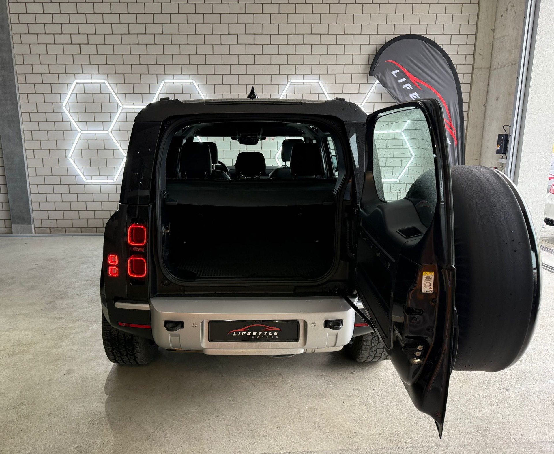 LAND ROVER Defender 110 3.0 D I6 250 SE AWD AT8-image-13