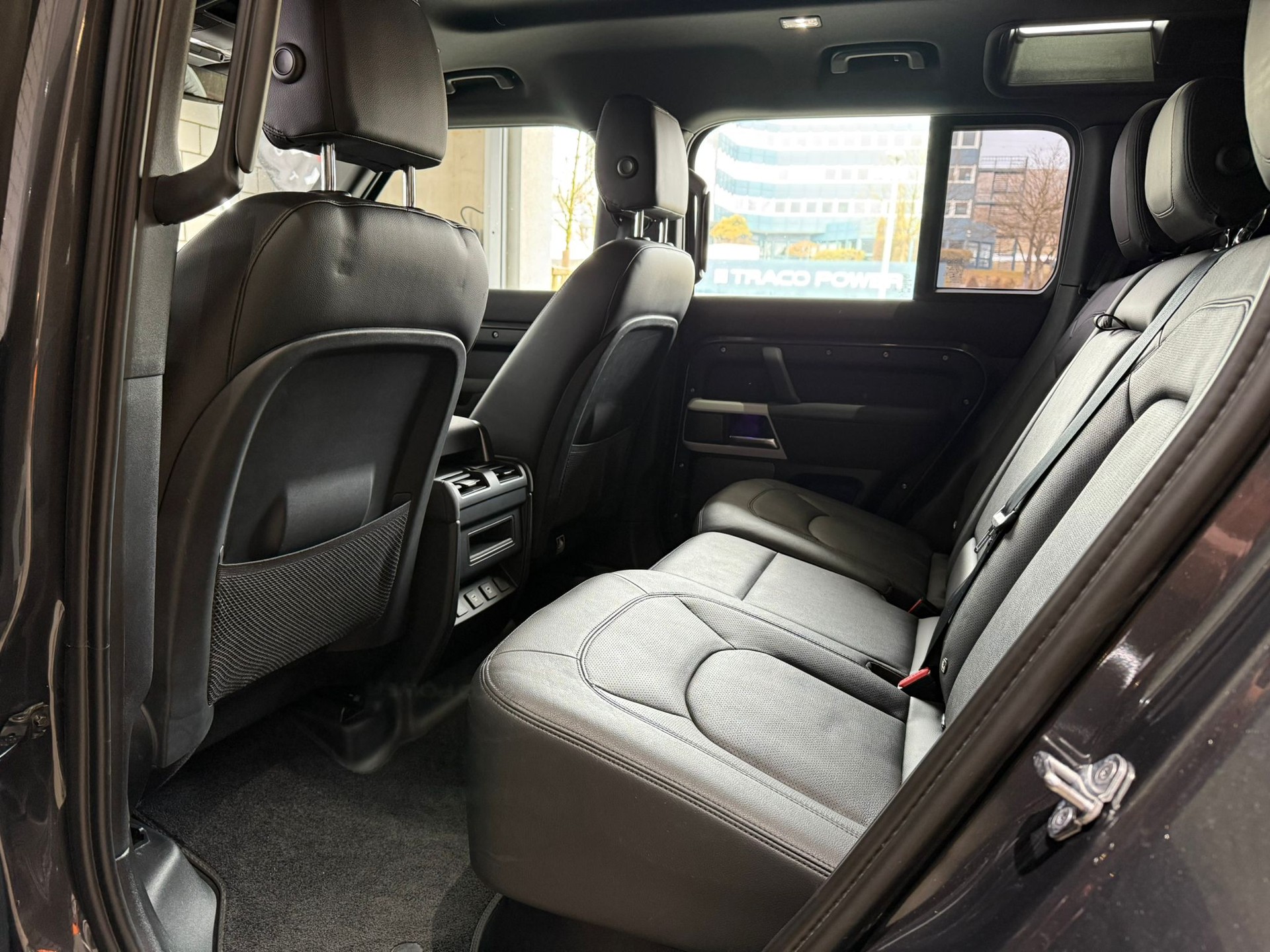 LAND ROVER Defender 110 3.0 D I6 250 SE AWD AT8-image-12