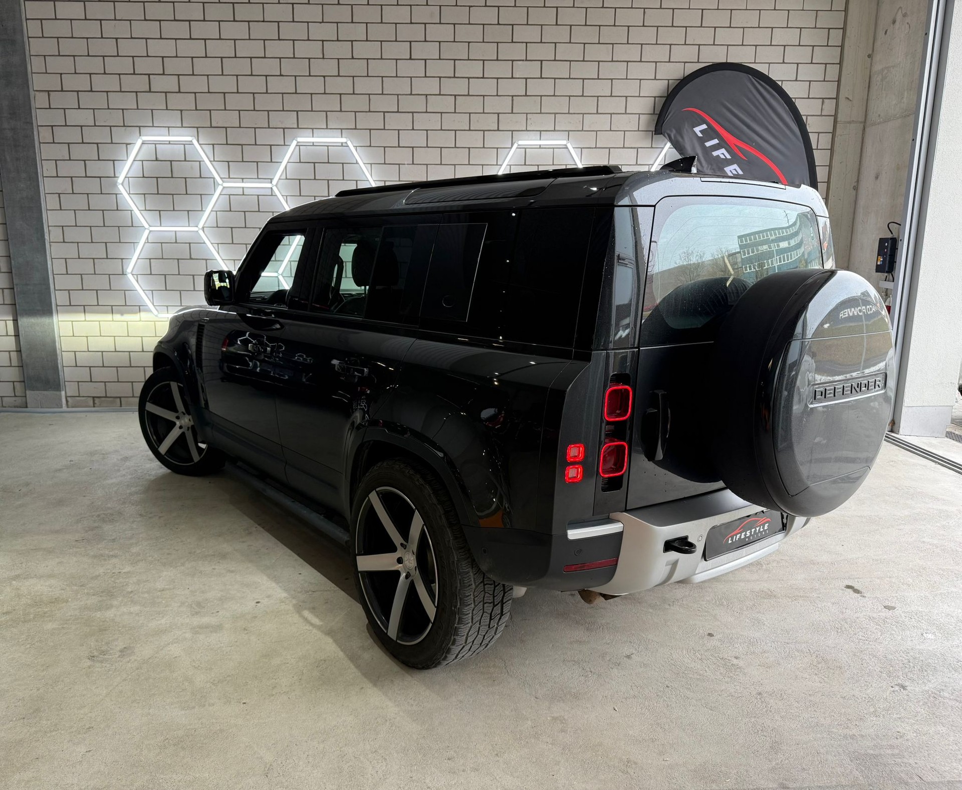 LAND ROVER Defender 110 3.0 D I6 250 SE AWD AT8-image-2