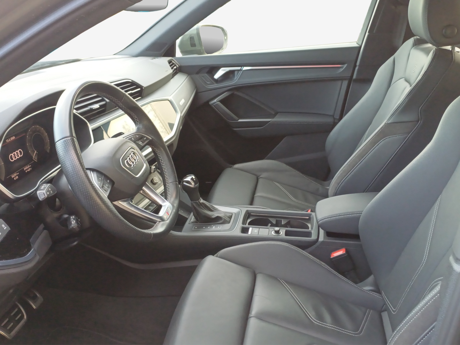 AUDI Q3 Sportback 45 TFSI e S line Attraction S-tronic-image-8