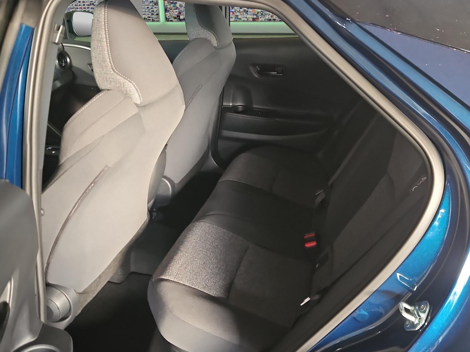 TOYOTA C-HR 2.0 HEV Swiss Edition 4x4-image-9