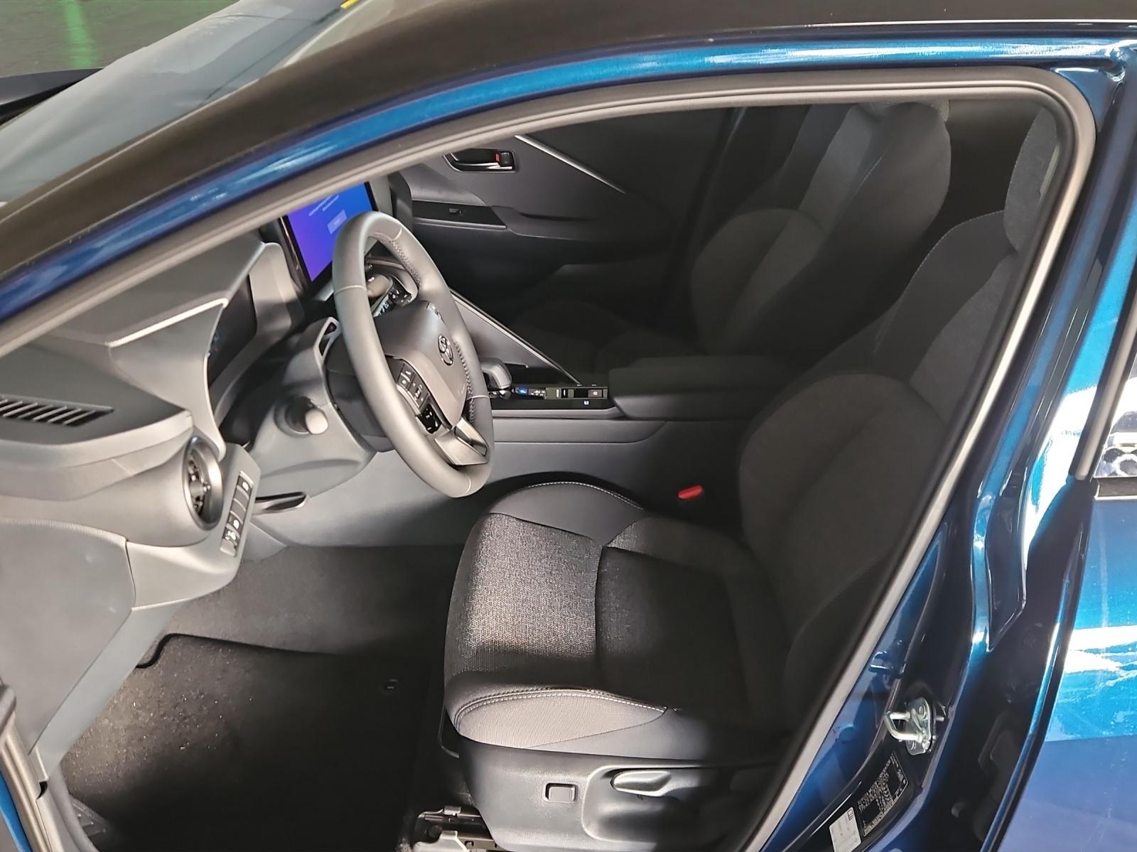TOYOTA C-HR 2.0 HEV Swiss Edition 4x4-image-8