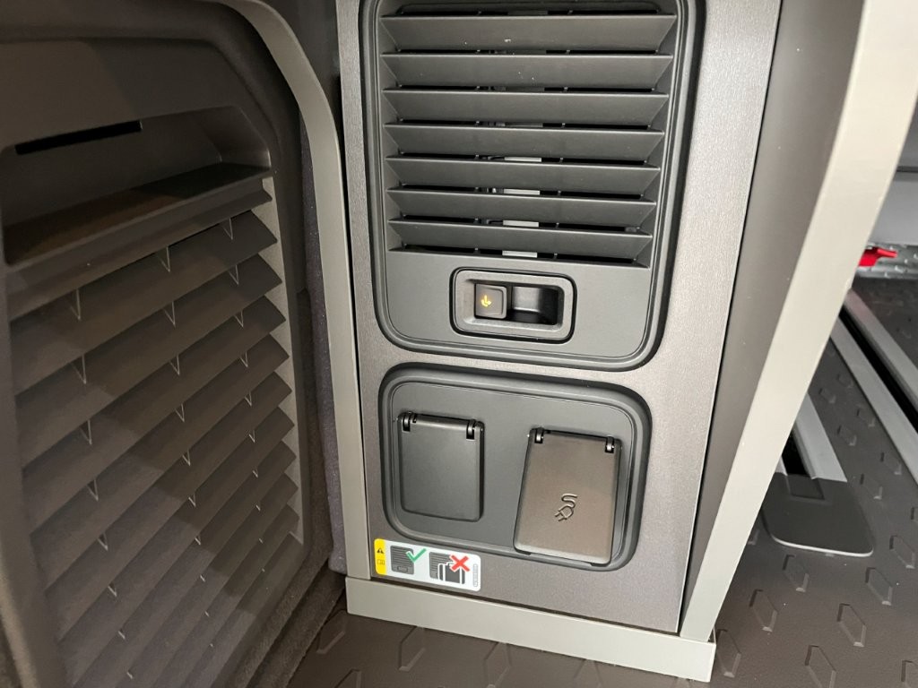 VW California 2.0 TDI Beach Tour Liberty-image-10