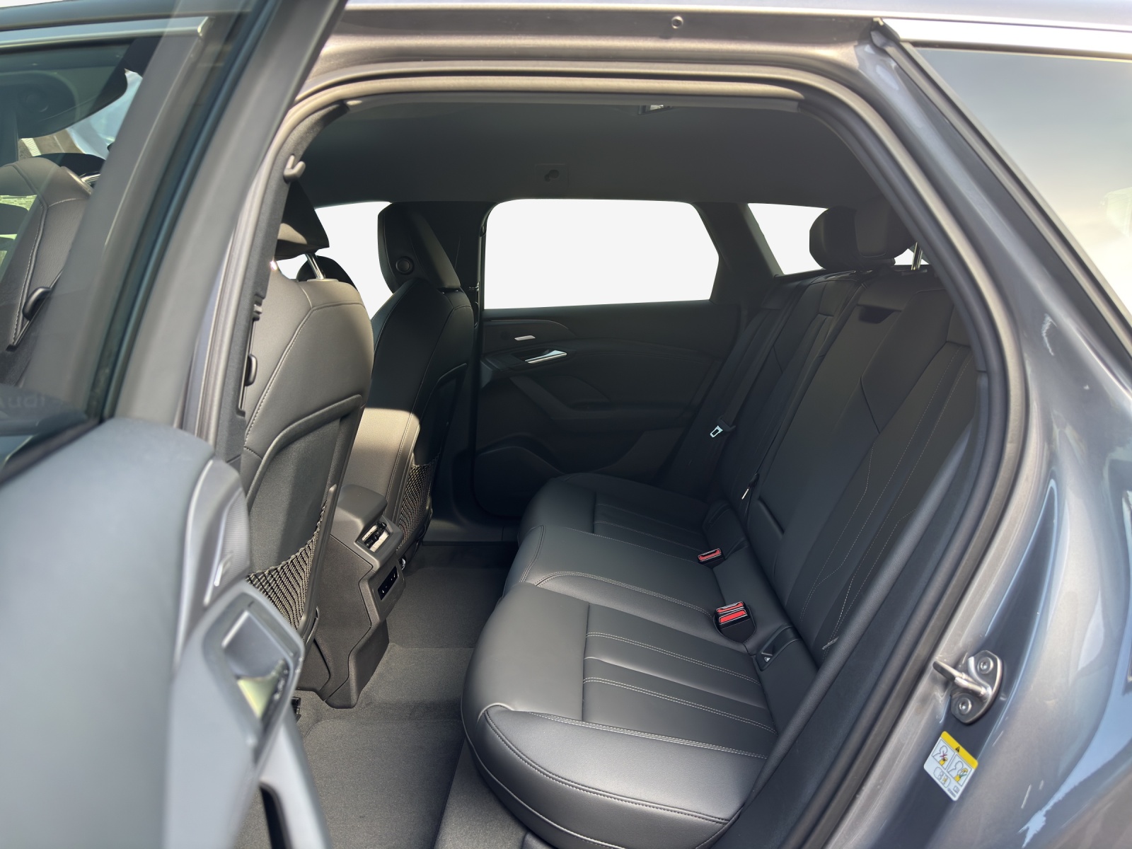 AUDI A6 Avant e-tron quattro-image-11