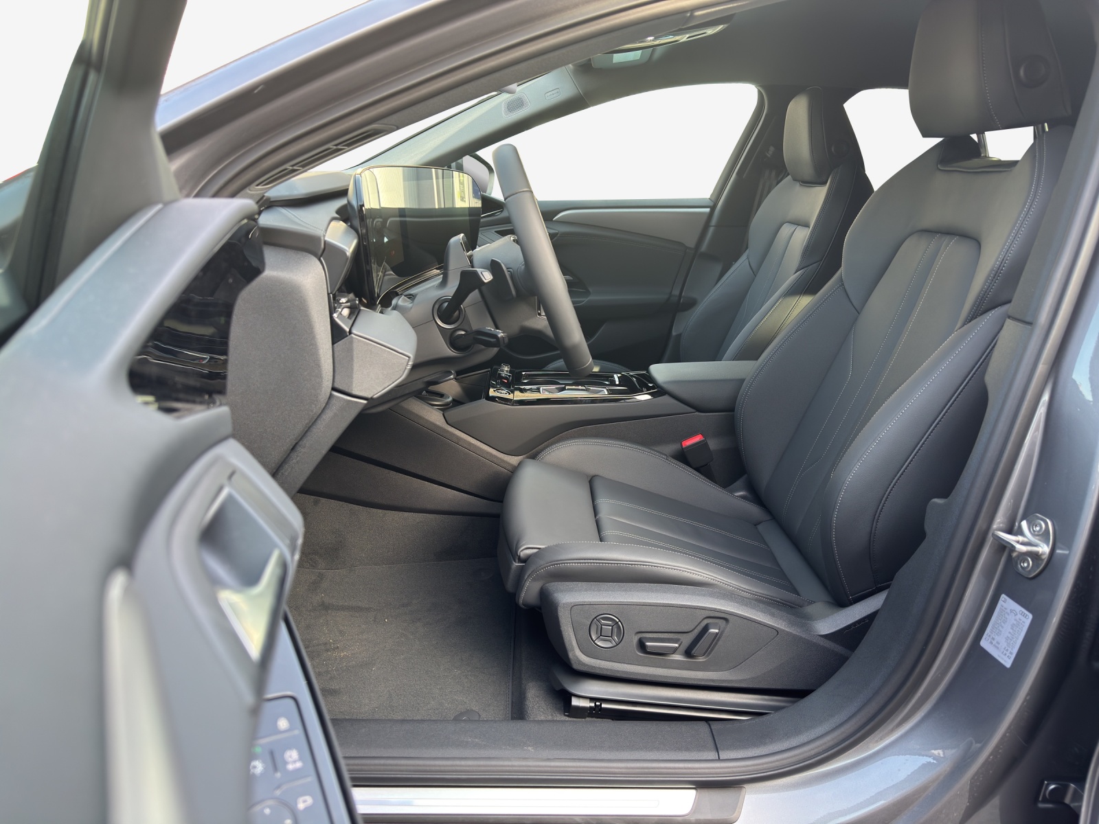 AUDI A6 Avant e-tron quattro-image-7