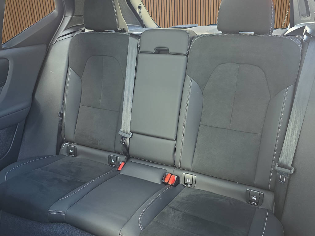 VOLVO XC40 2.0 B4 MH Ultra Dark-image-19