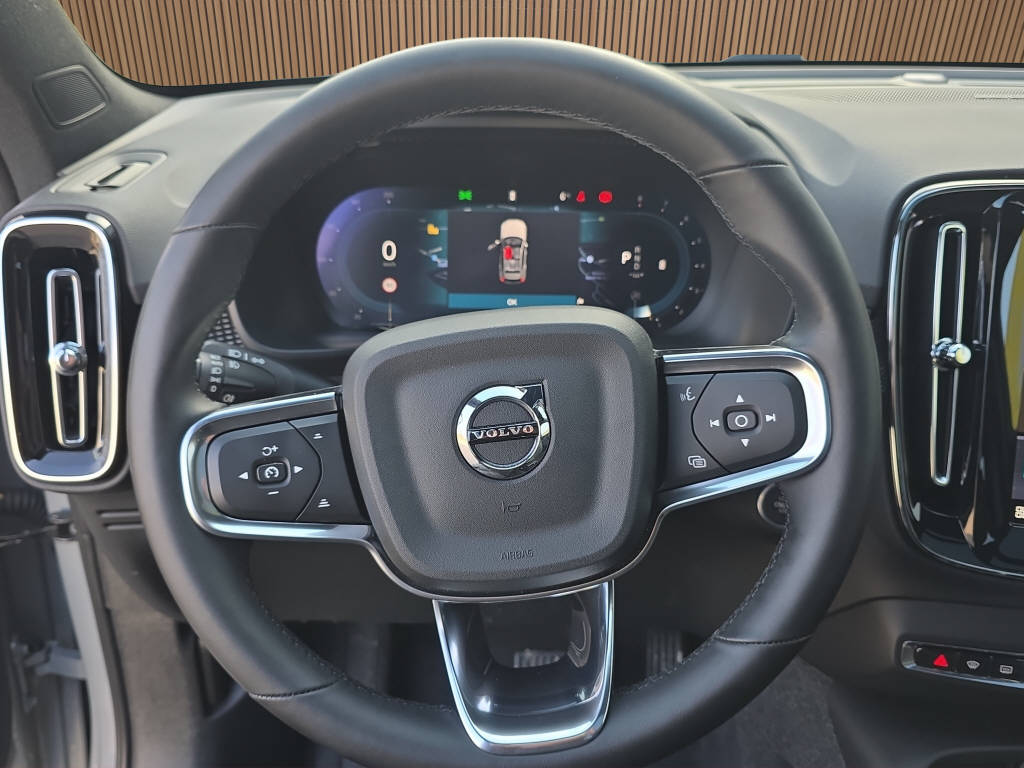 VOLVO XC40 2.0 B4 MH Ultra Dark-image-15