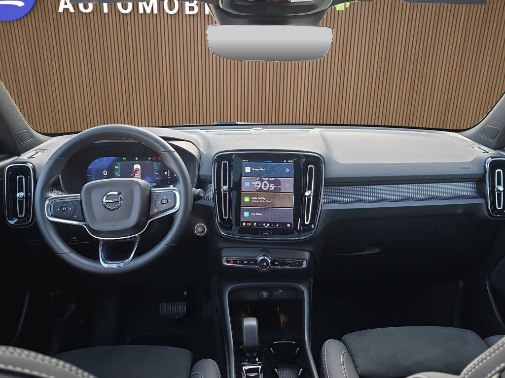 VOLVO XC40 2.0 B4 MH Ultra Dark-image-17
