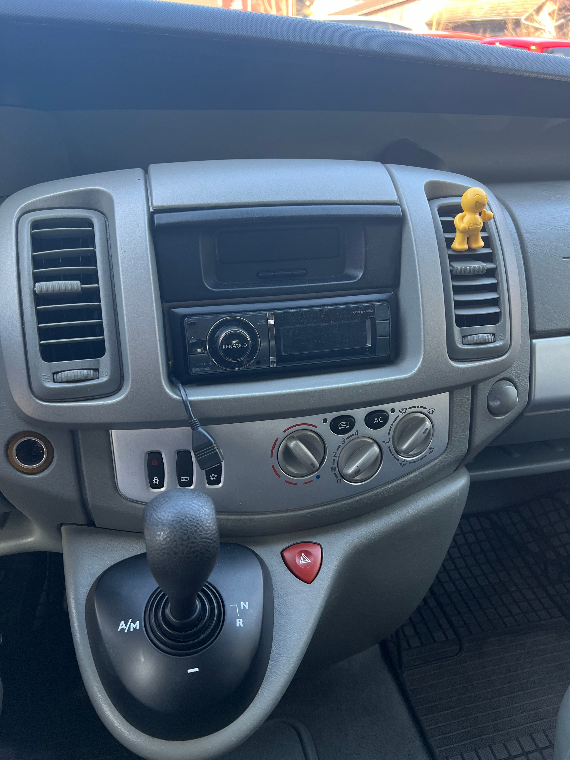 RENAULT Trafic 2.5dCi L1H1 Passenger Expression-image-10
