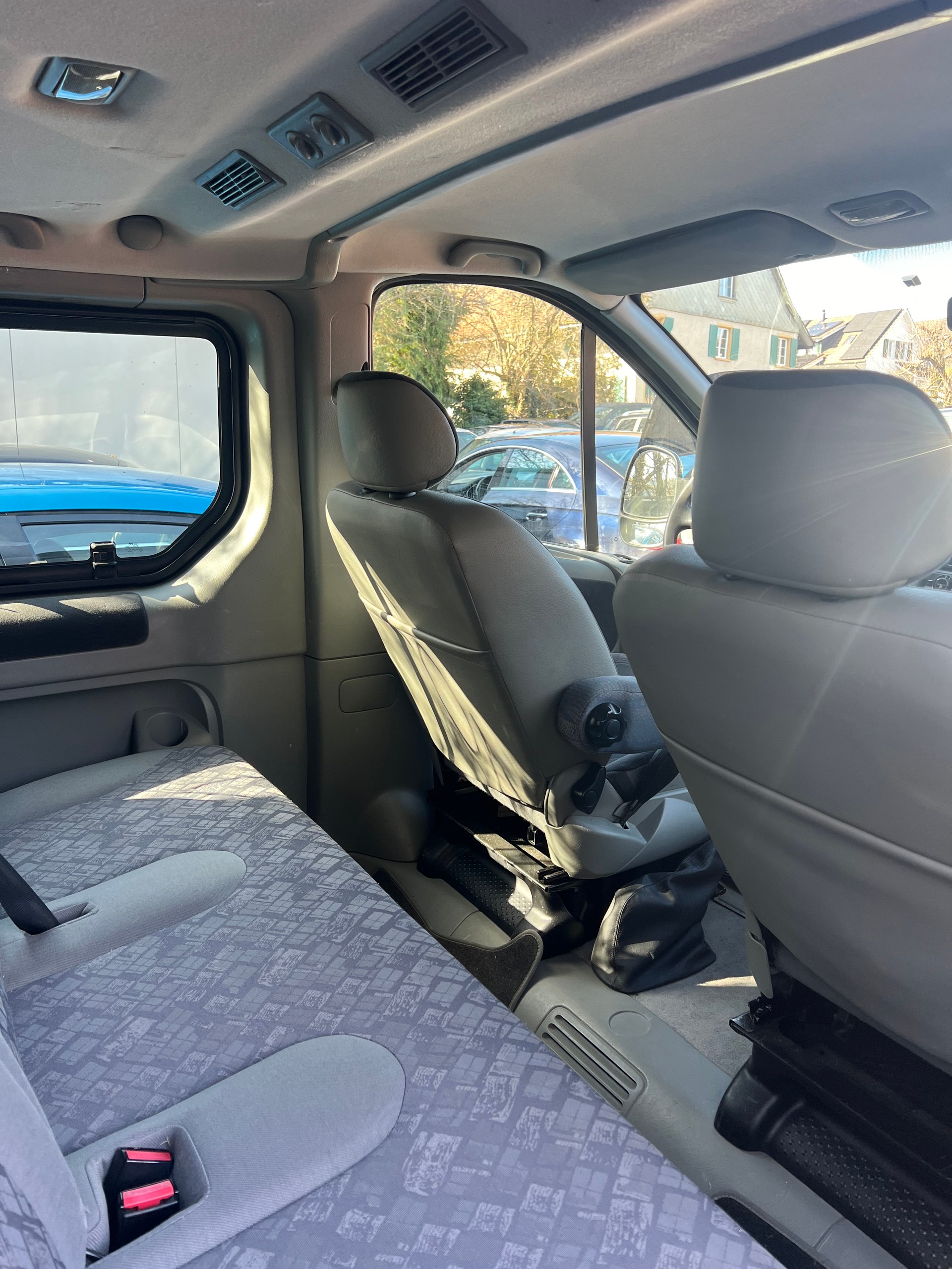 RENAULT Trafic 2.5dCi L1H1 Passenger Expression-image-6